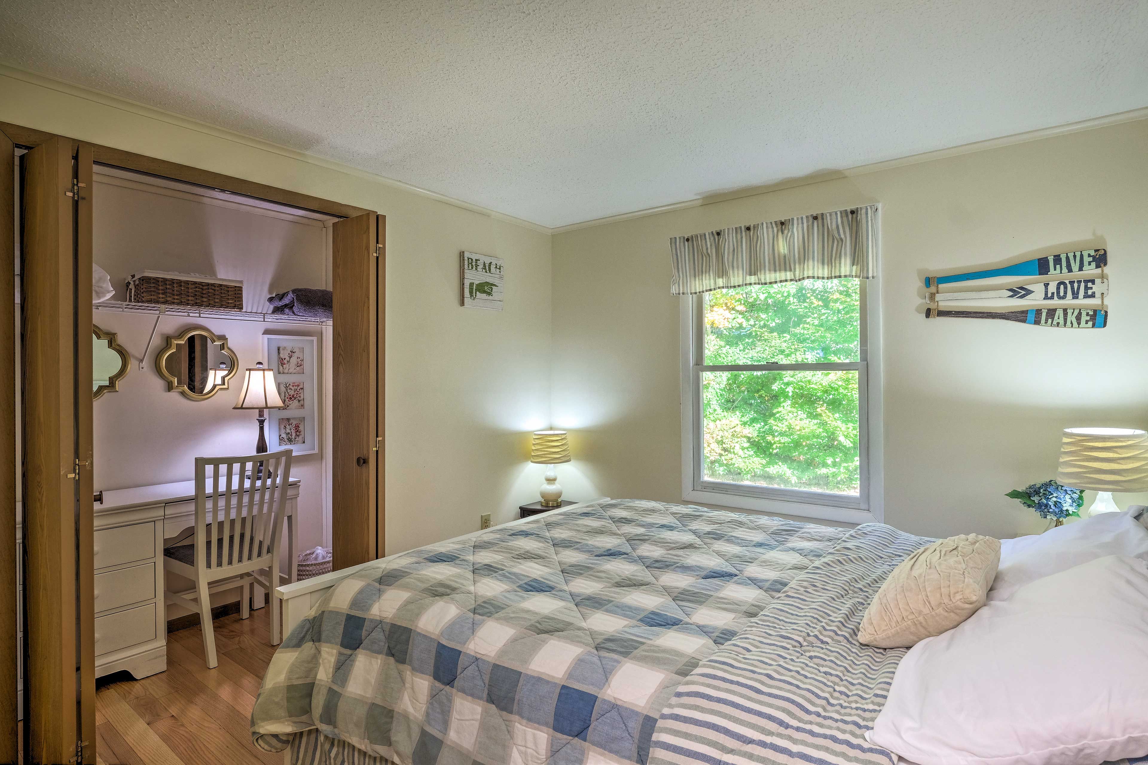 Bedroom 2 | Queen Bed
