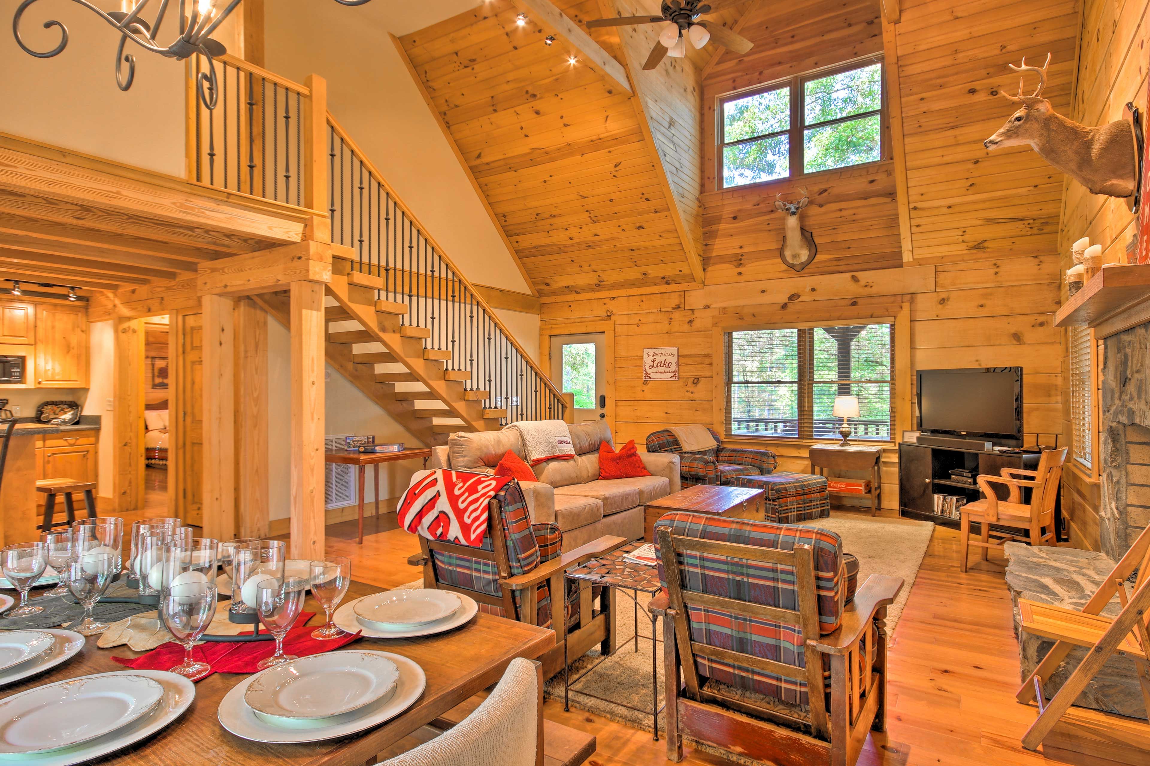 Living Room | 8-Person Dining Table