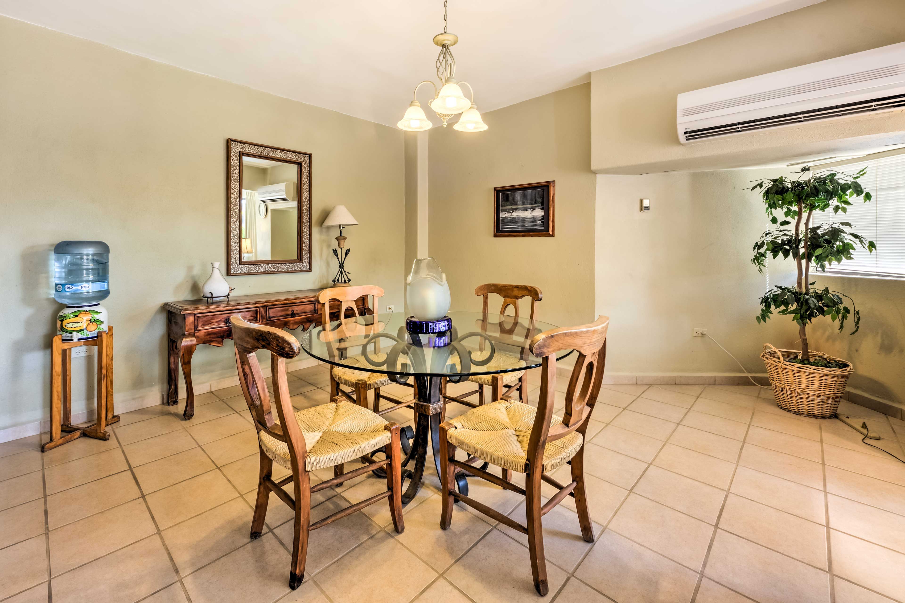 Dining Table | Dishware Provided