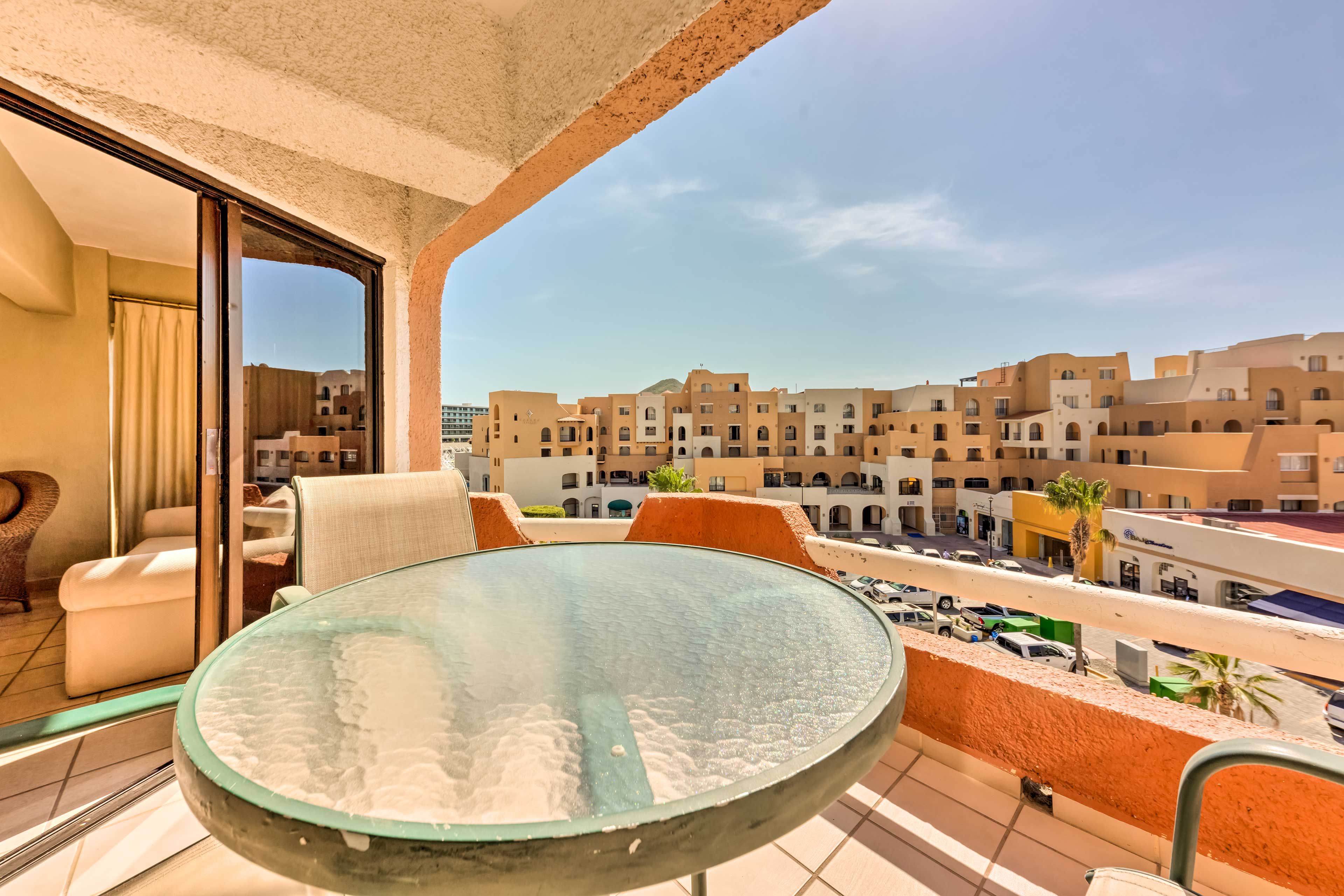 Balcony | Outdoor Dining