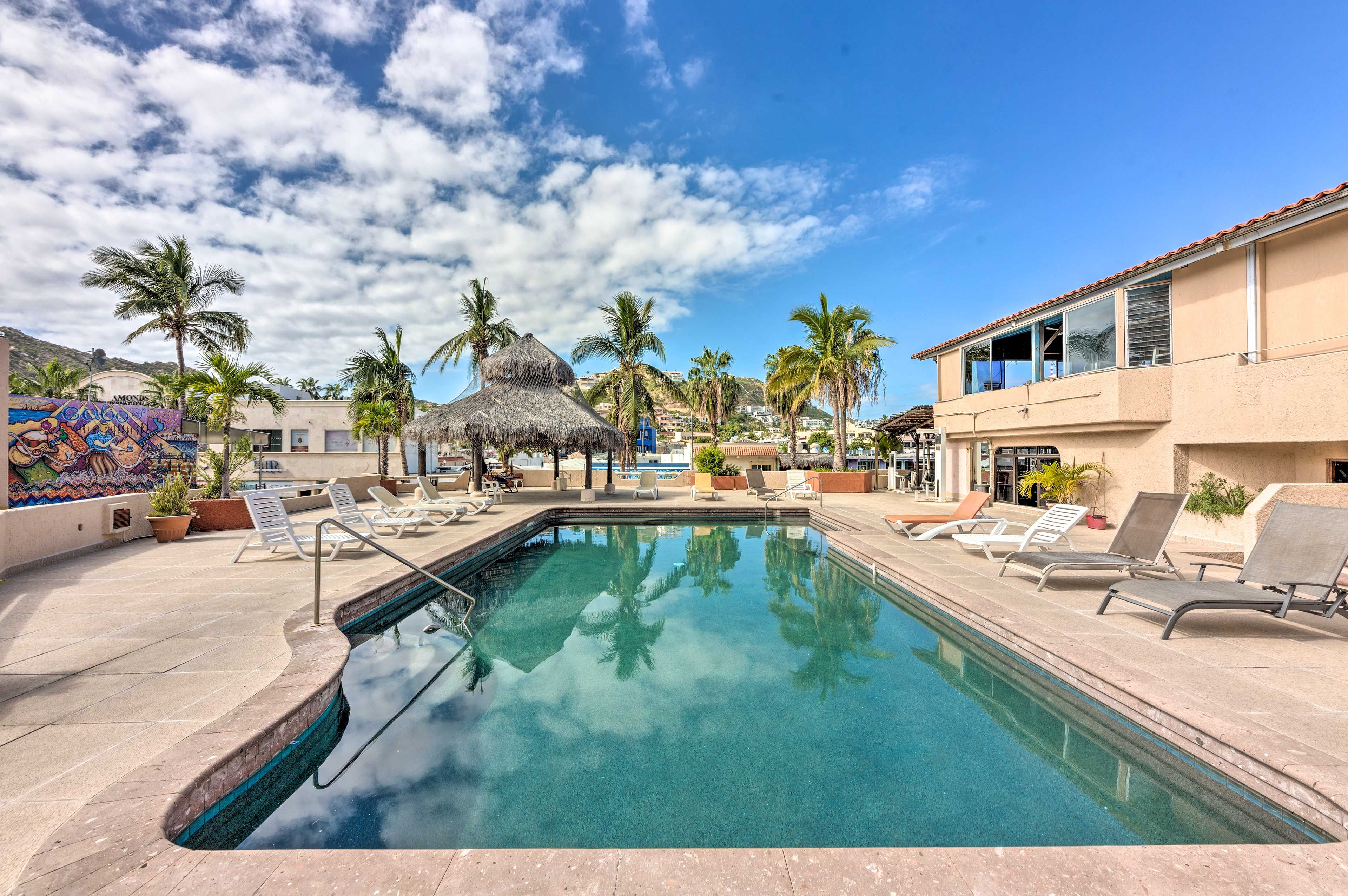 Community Amenities | Rooftop Outdoor Pool