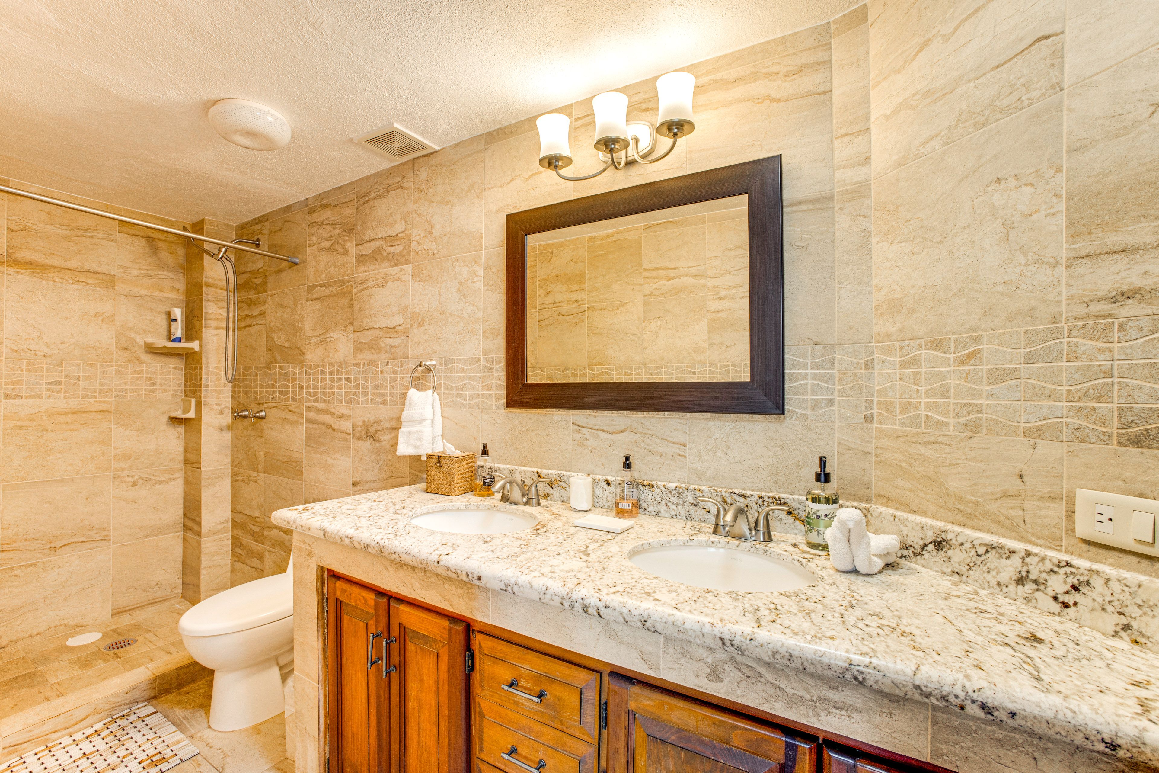 En-Suite Bathroom | Walk-In Shower | Complimentary Toiletries | Towels Provided