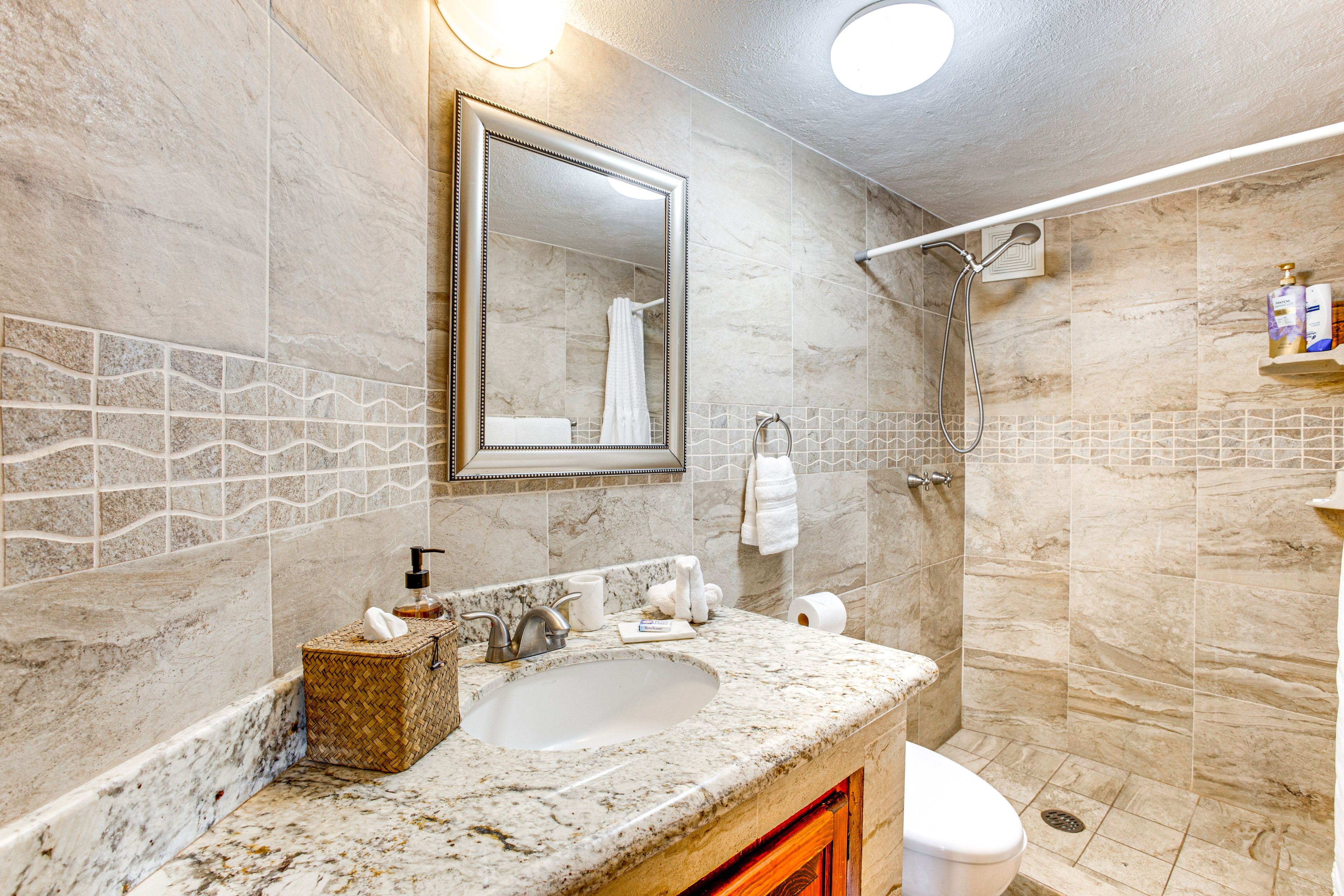 Full Bathroom | Walk-In Shower | Towels Provided | Complimentary Toiletries