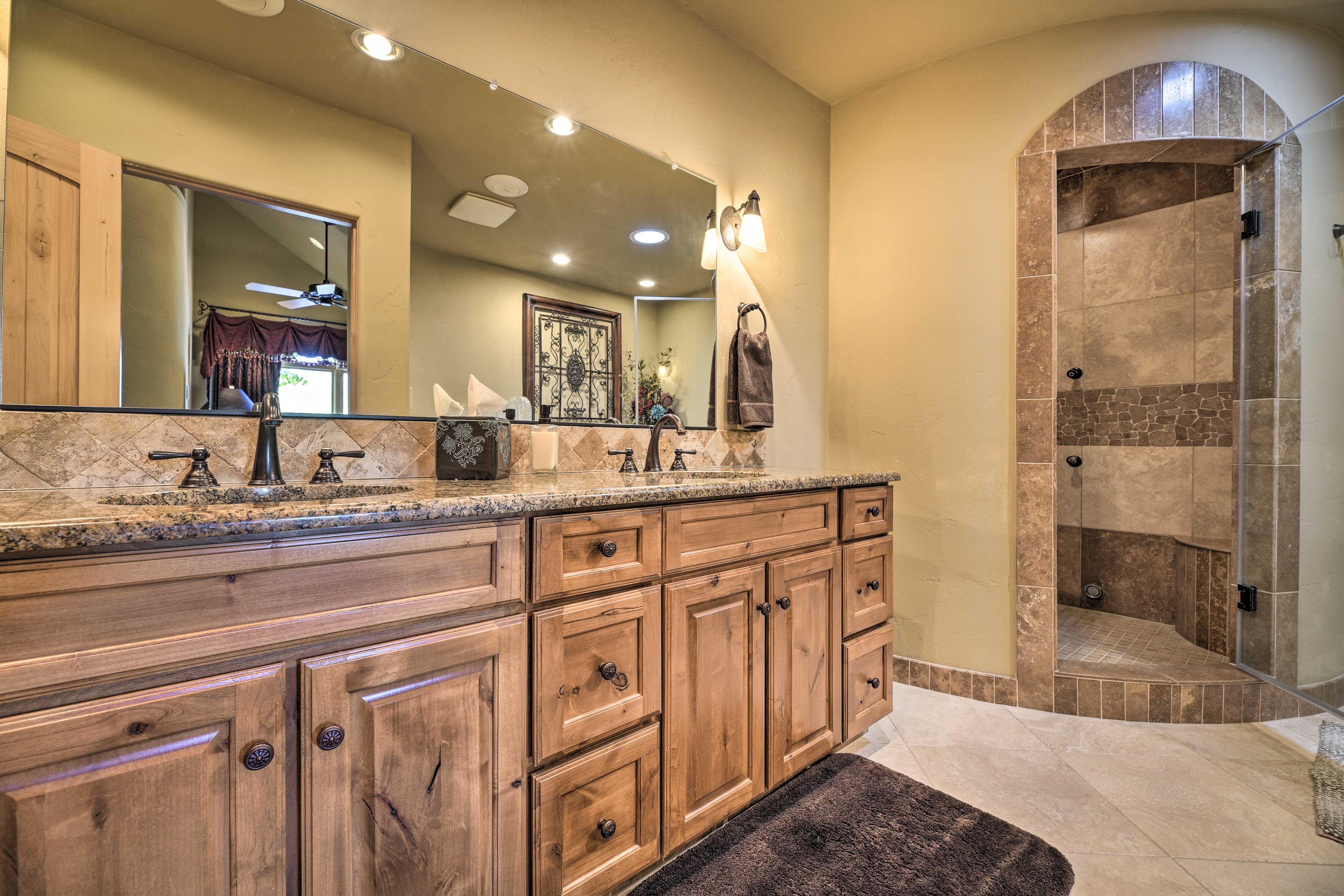 Full Bathroom | Bath Towels Provided