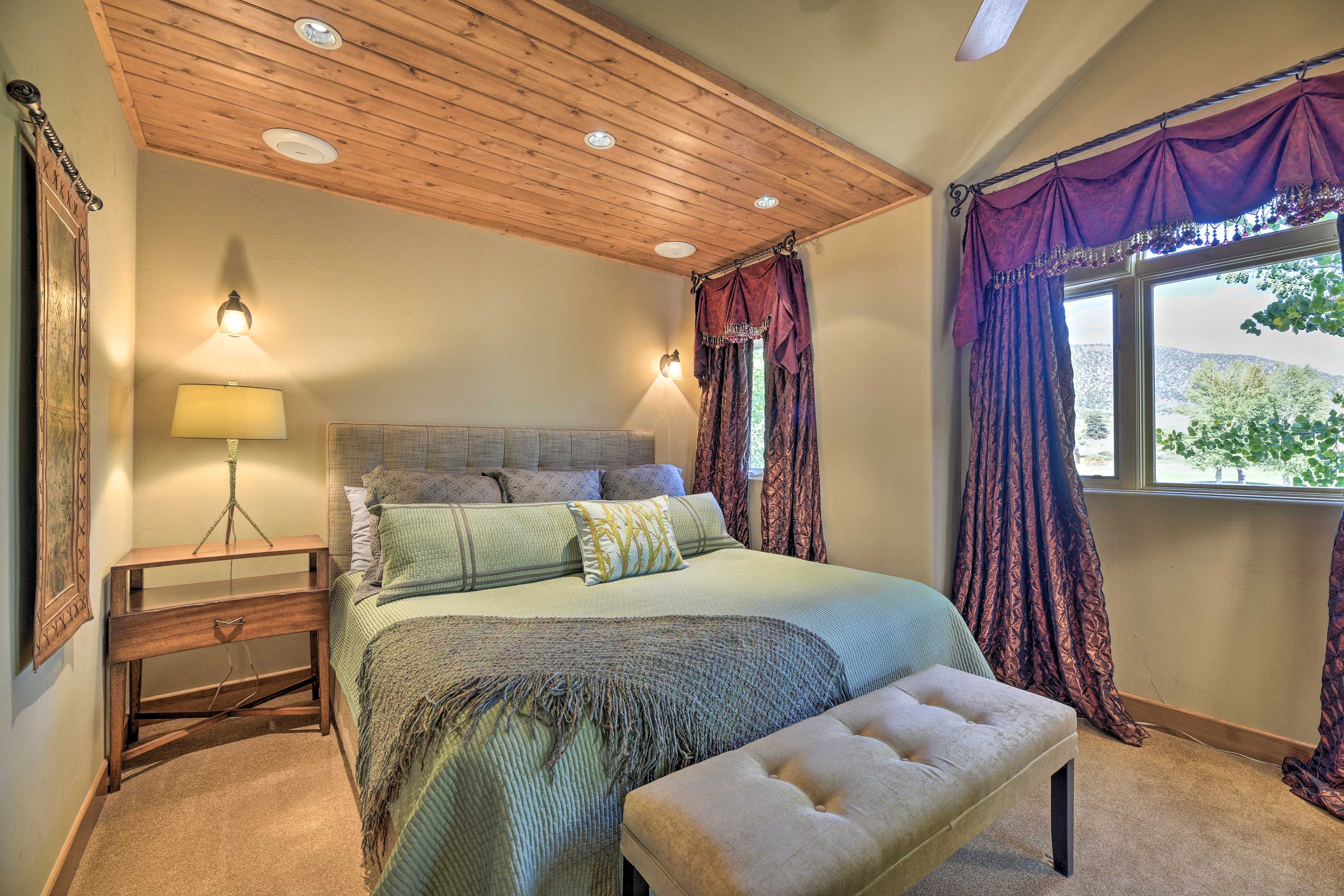 Bedroom | King Bed | 2nd Floor | Steps Required