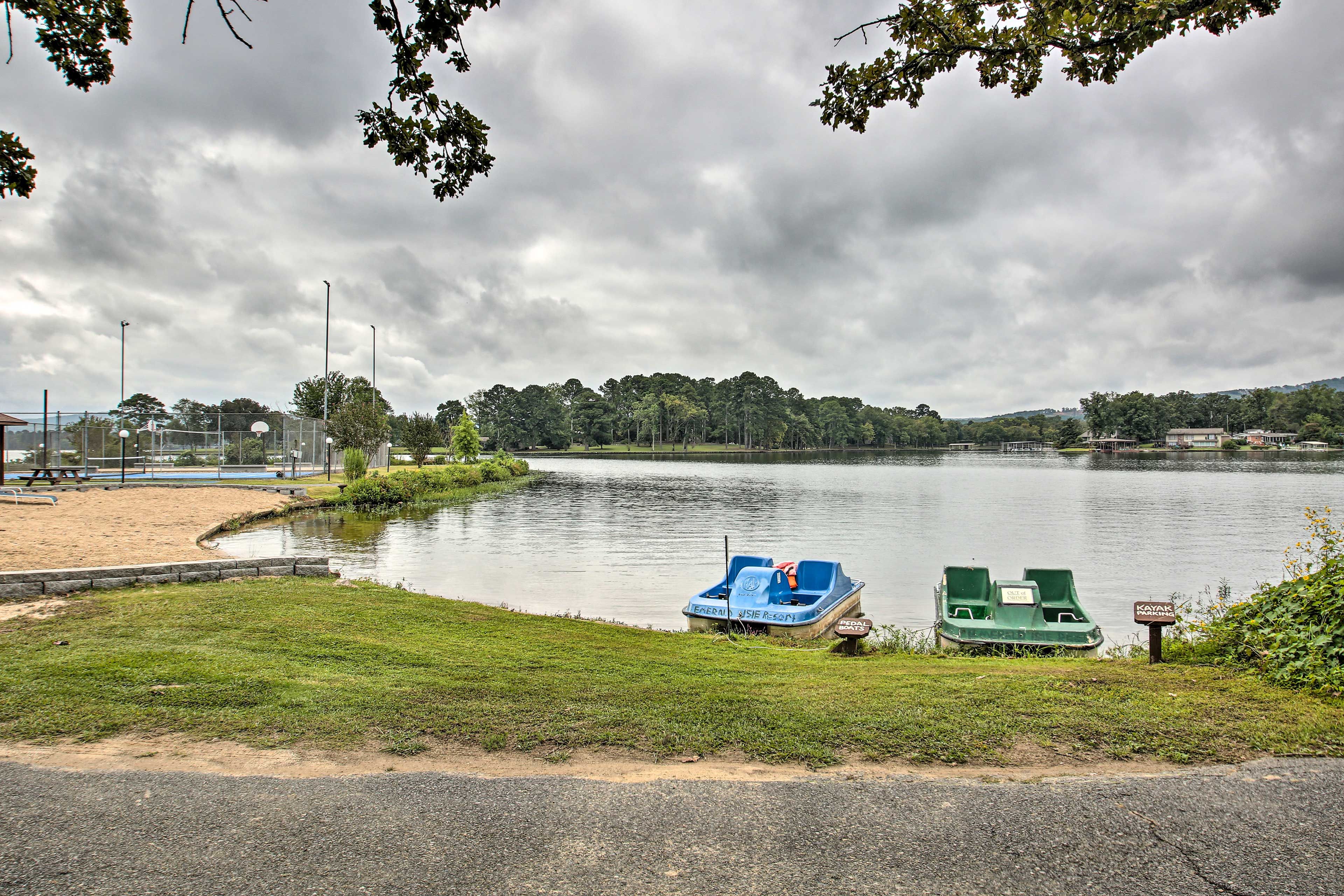 Emerald Isle Resort | Boats for Rent (Additional Fees Apply)