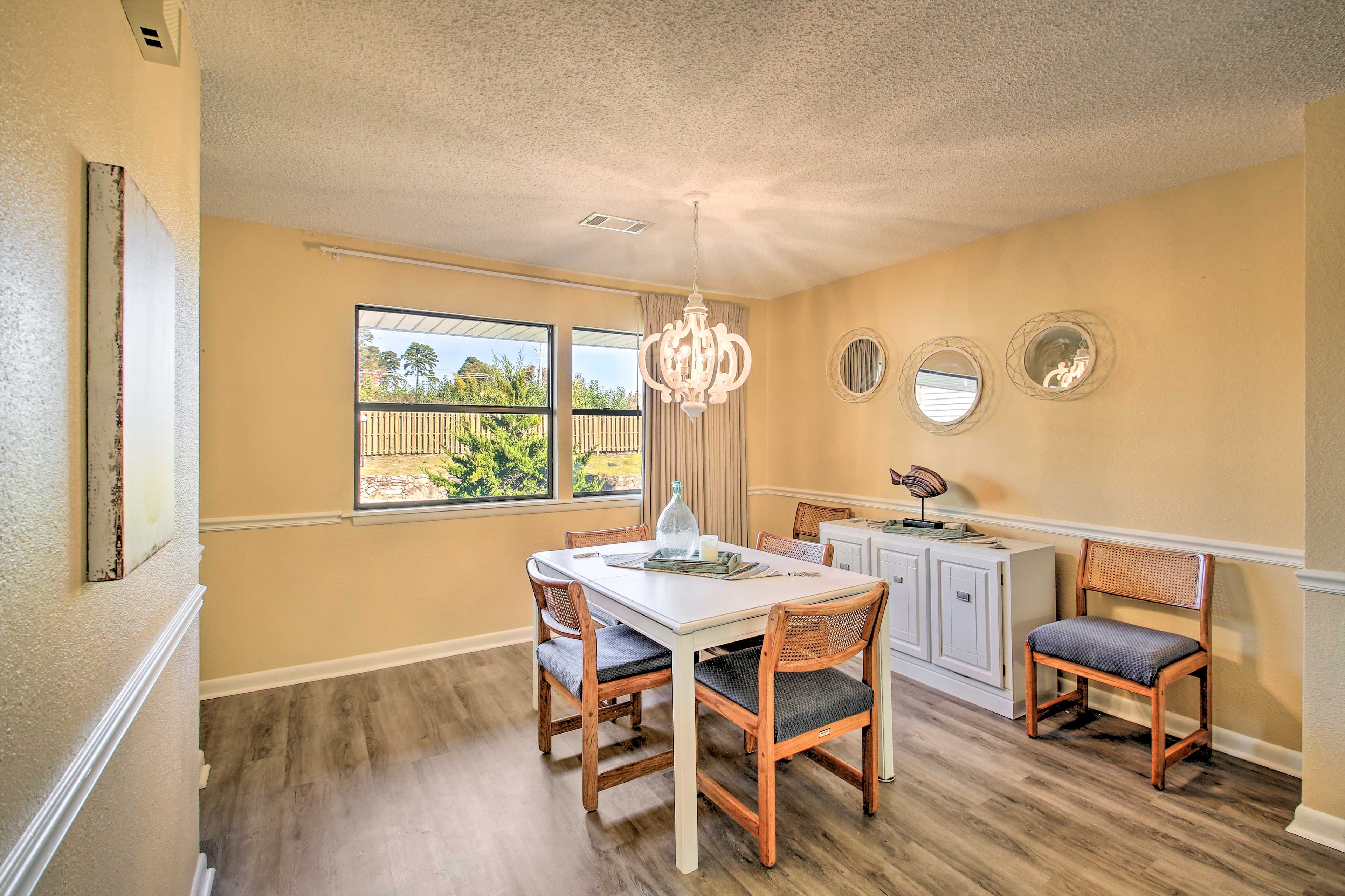 Dining Nook | 6-Seat Table