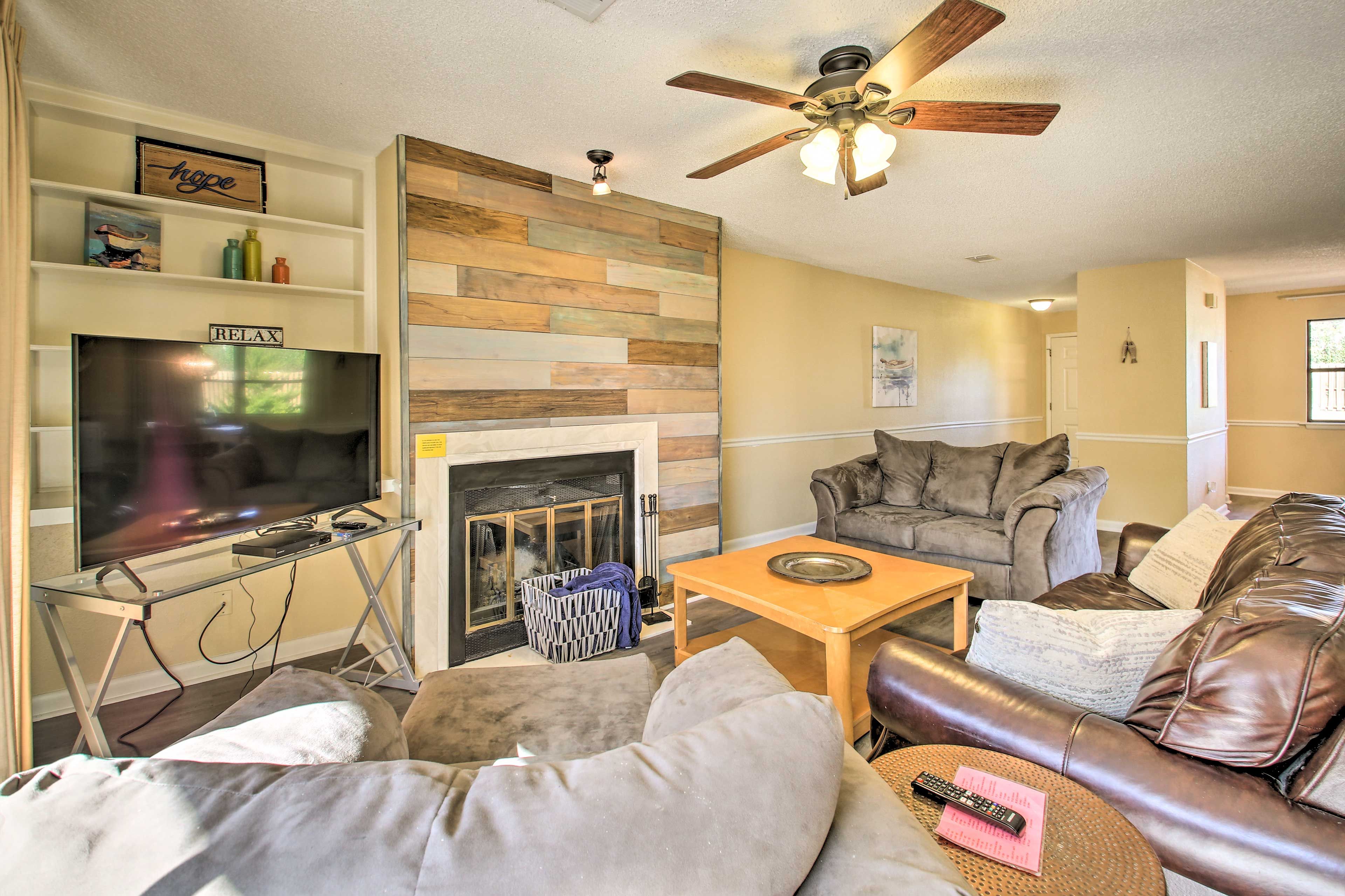 Living Room | Air Conditioning | Ceiling Fans