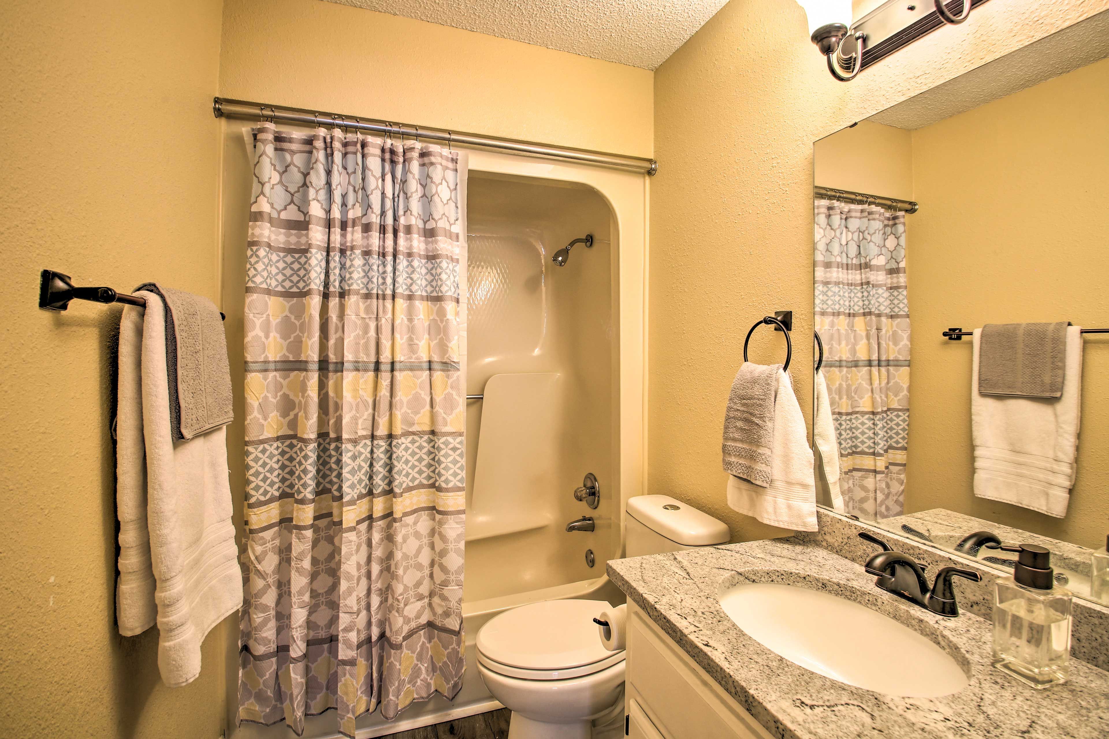 Full Bathroom | Basic Toiletries Provided
