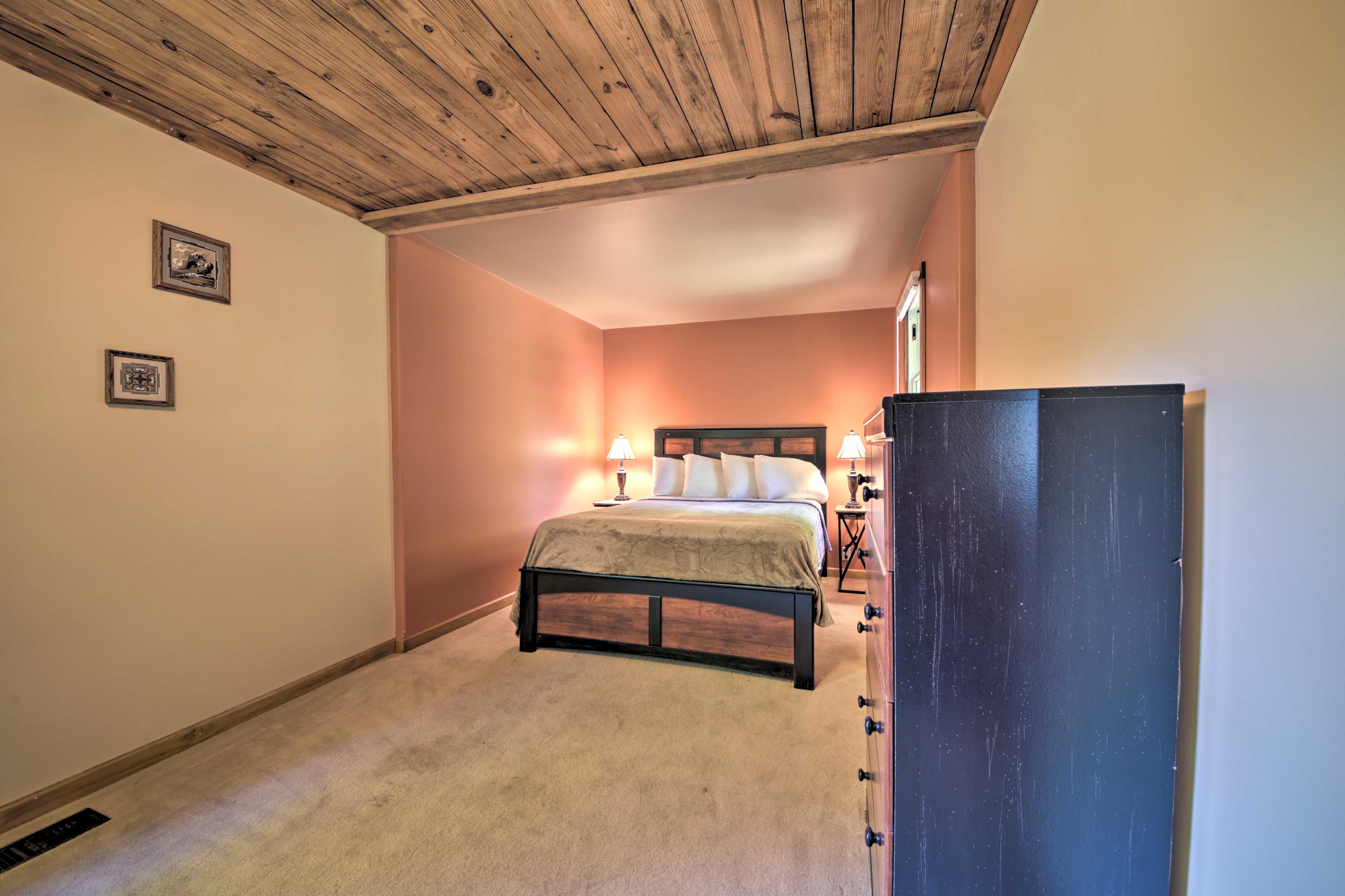 Bedroom 1 | Queen Bed | Linens Provided