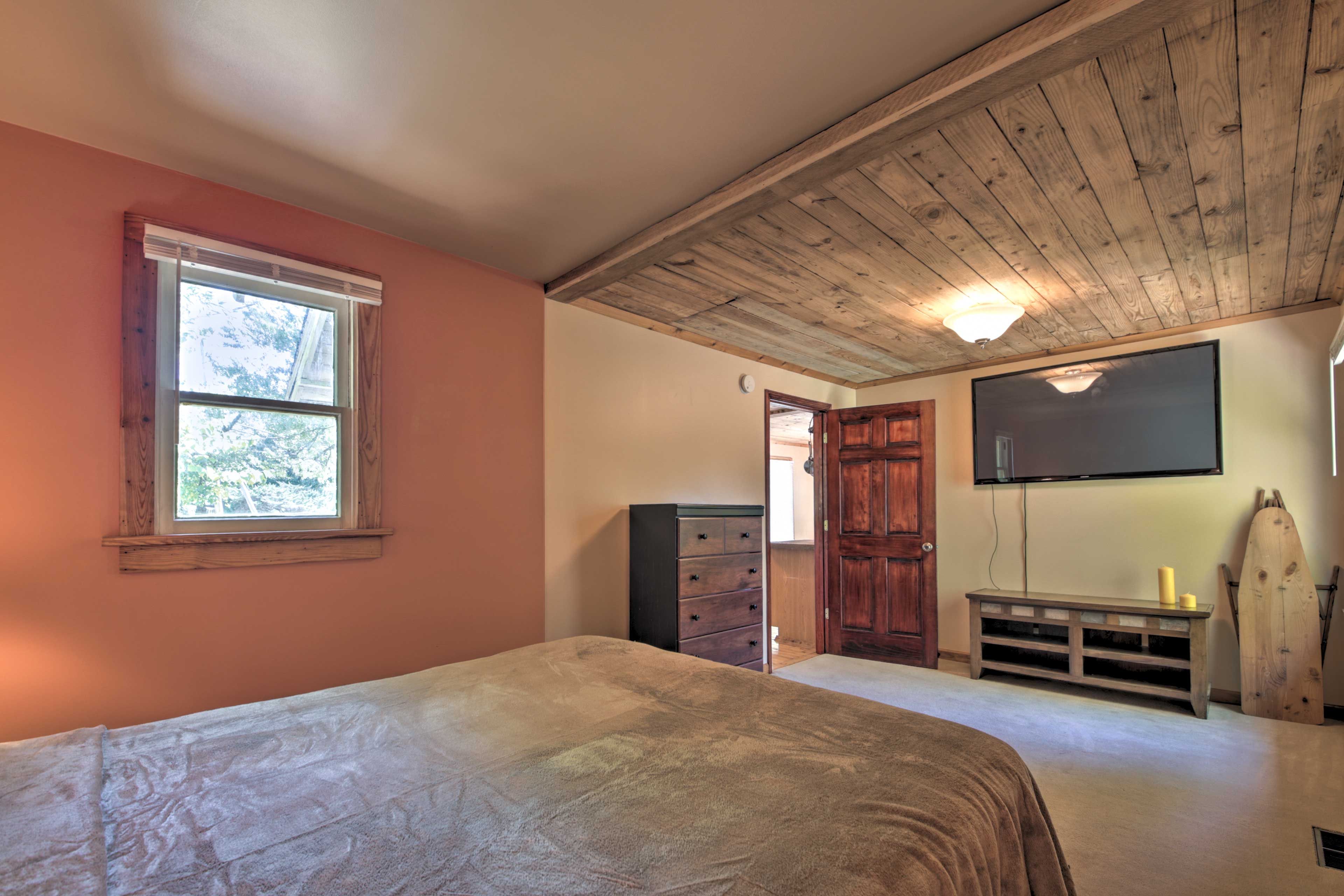 Bedroom 1 | Smart TV