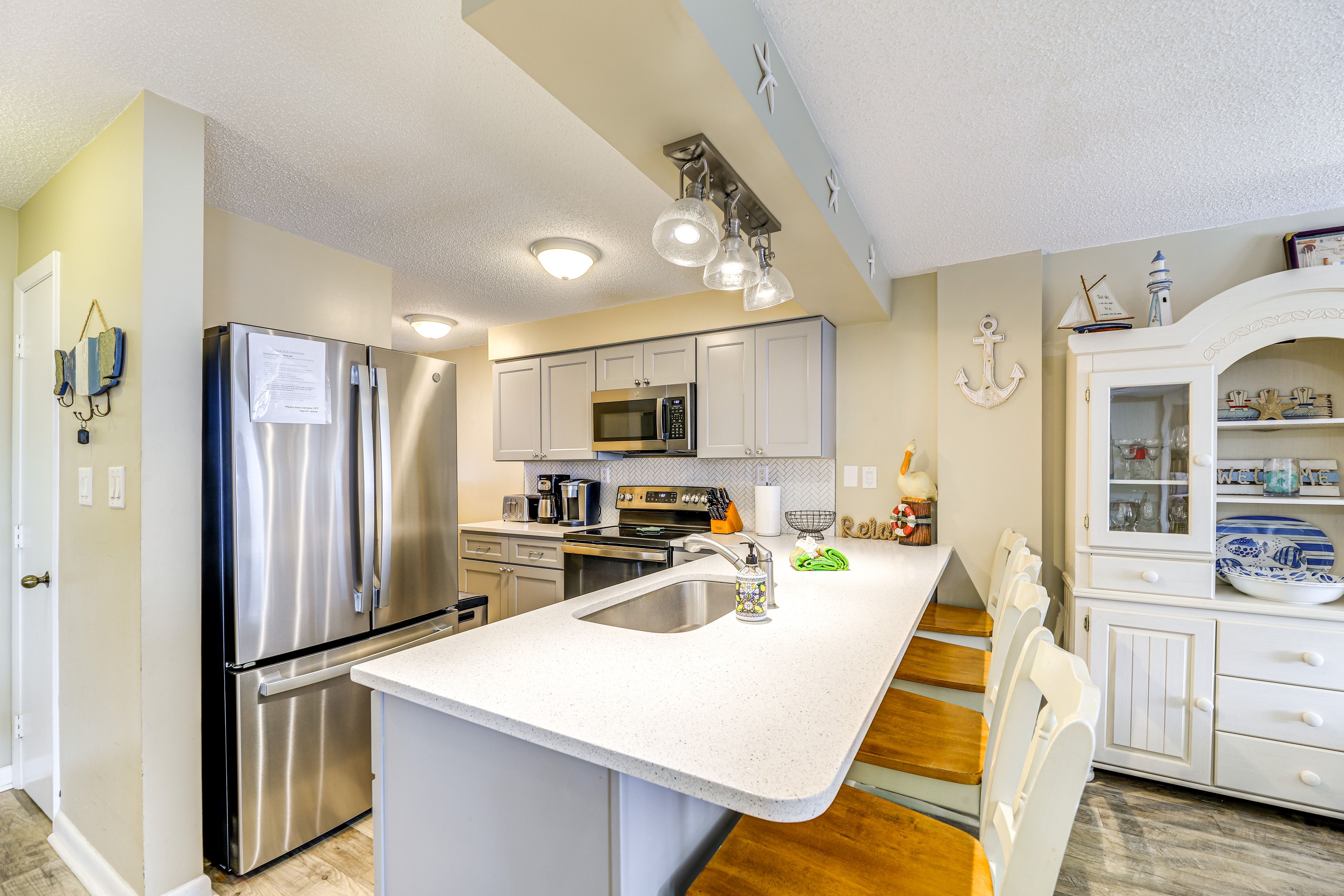 Fully Equipped Kitchen | Breakfast Bar