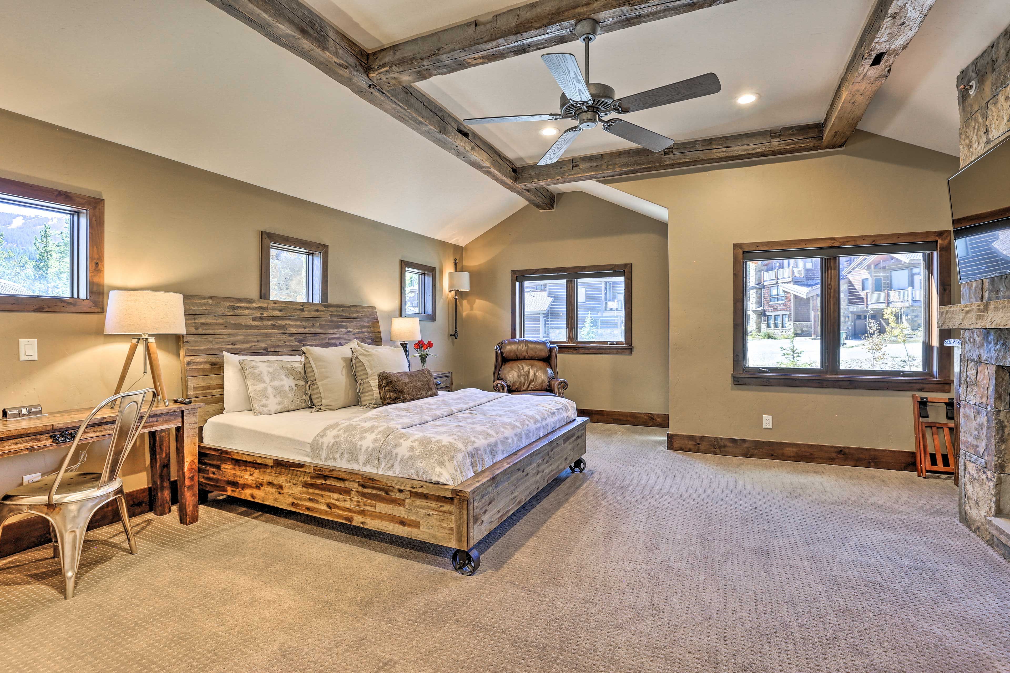 Bedroom 1 | King Bed