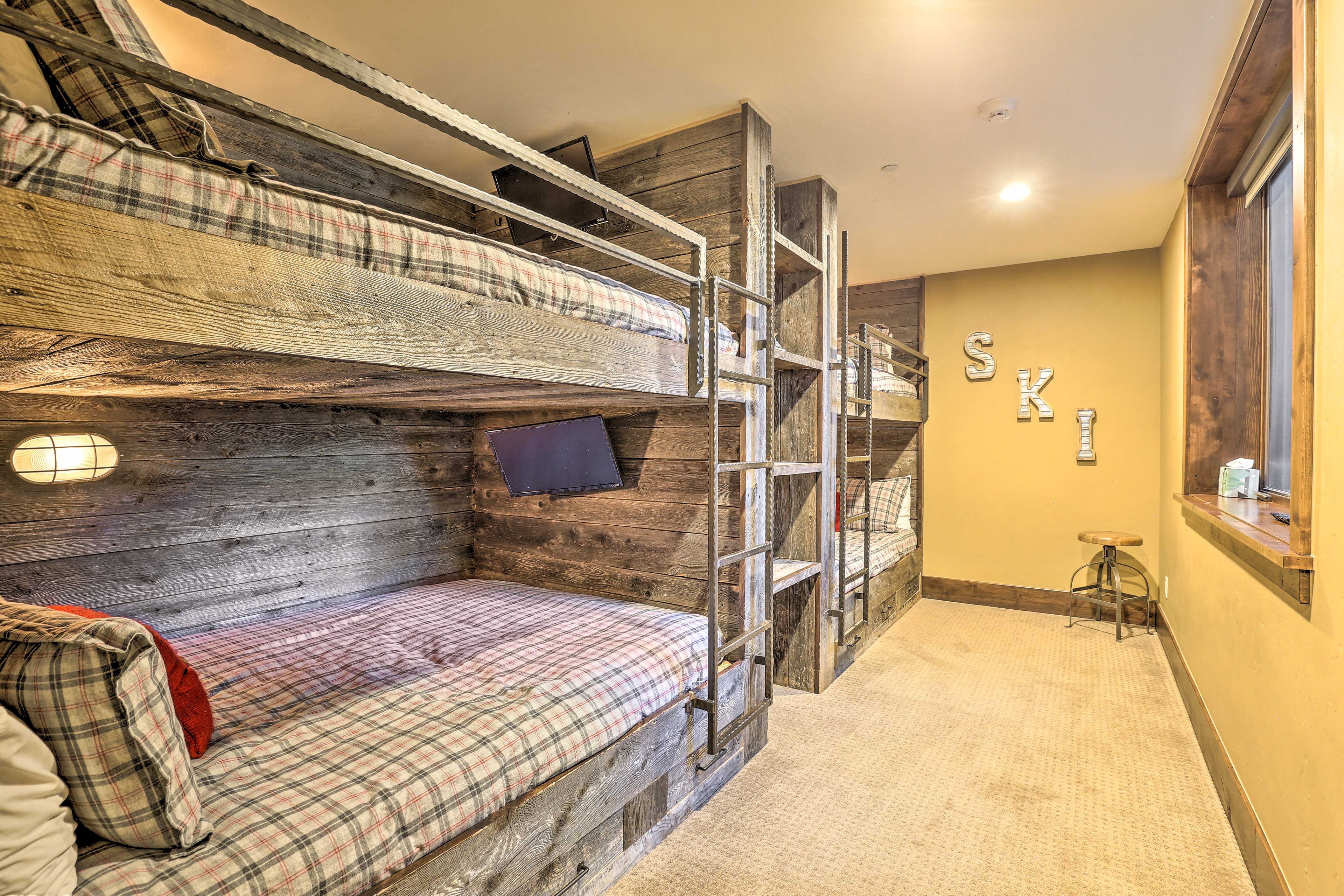 Bedroom 6 | 2 Queen Bunk Beds