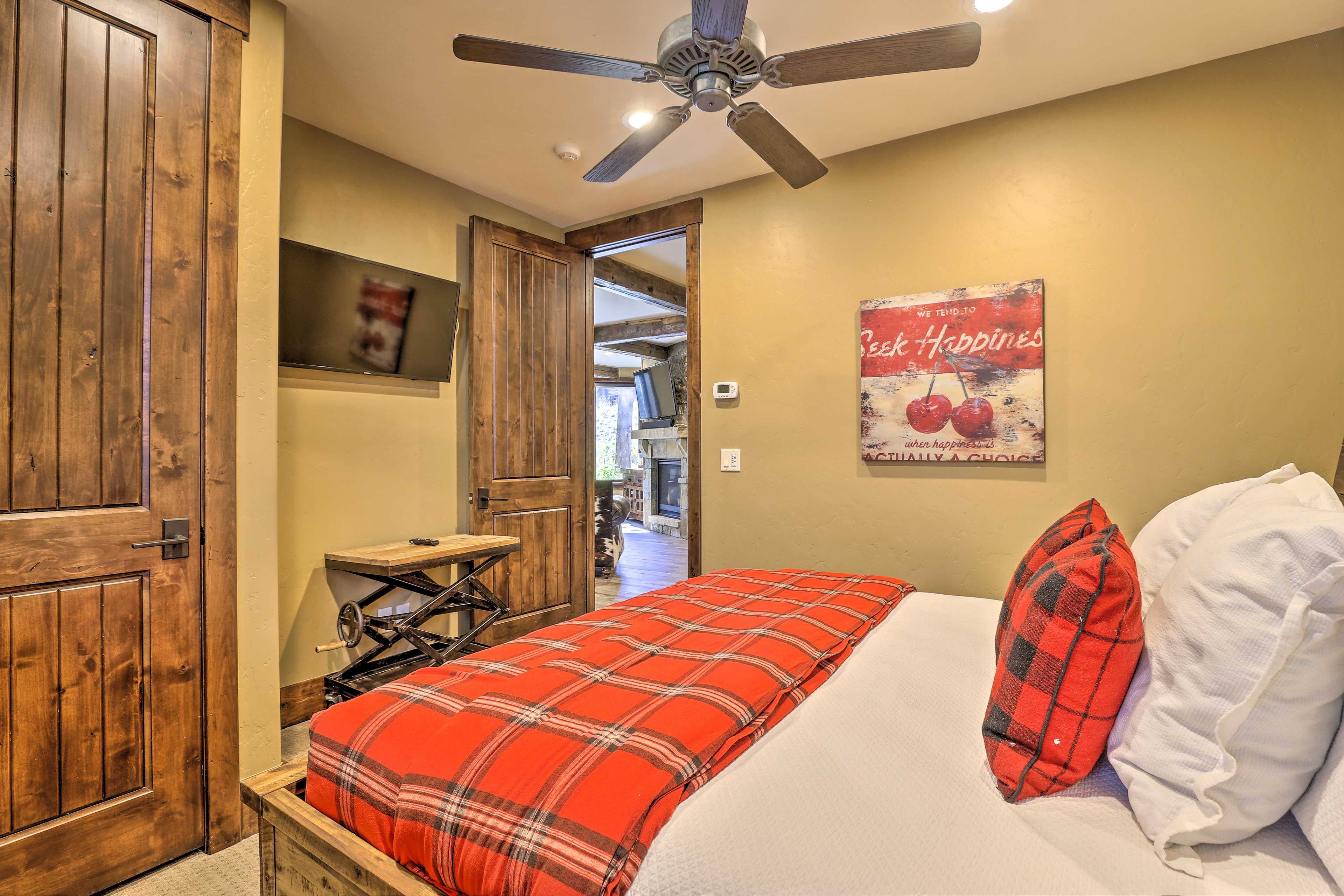 Bedroom 5 | King Bed