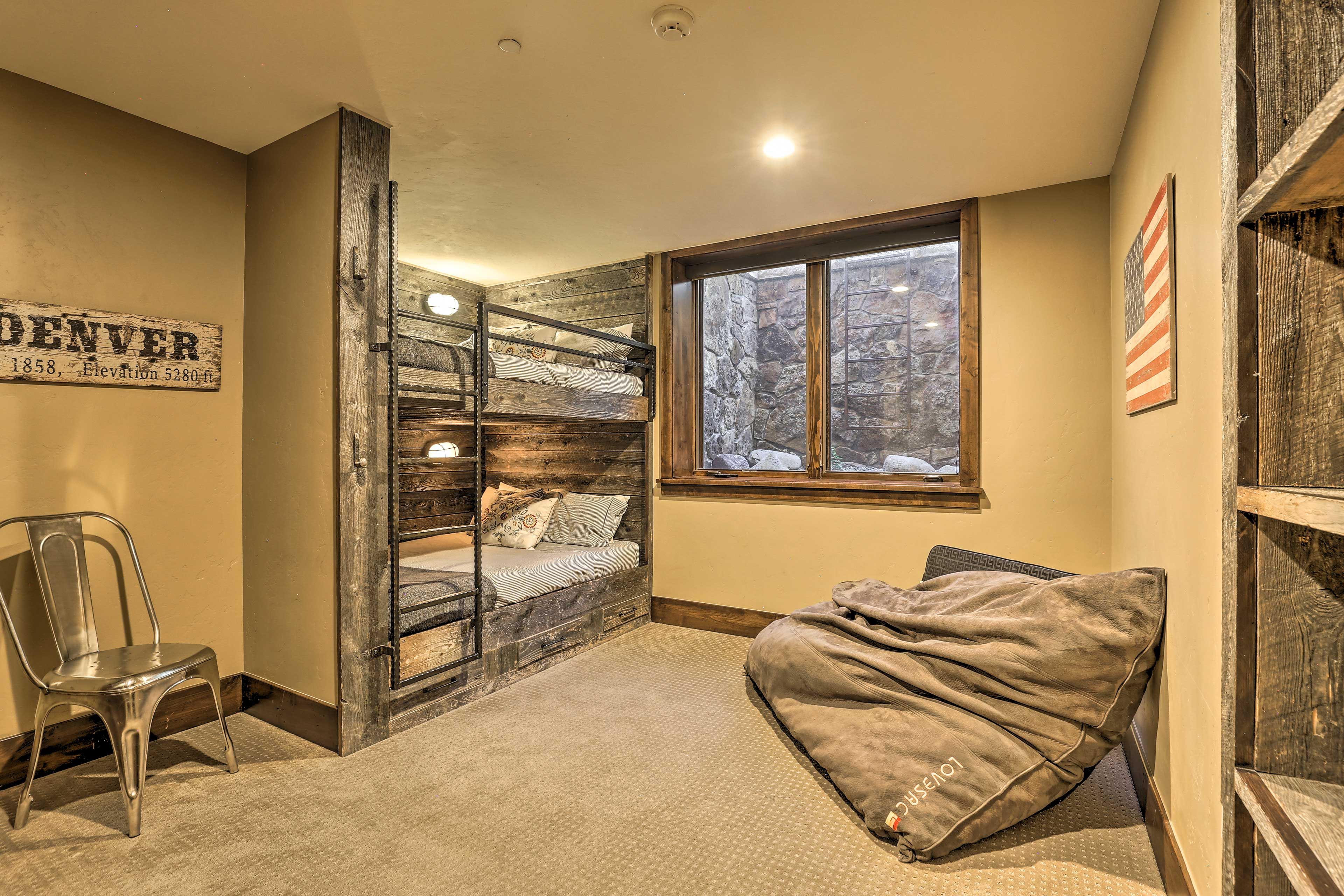 Bedroom 7 | Queen Bunk Bed
