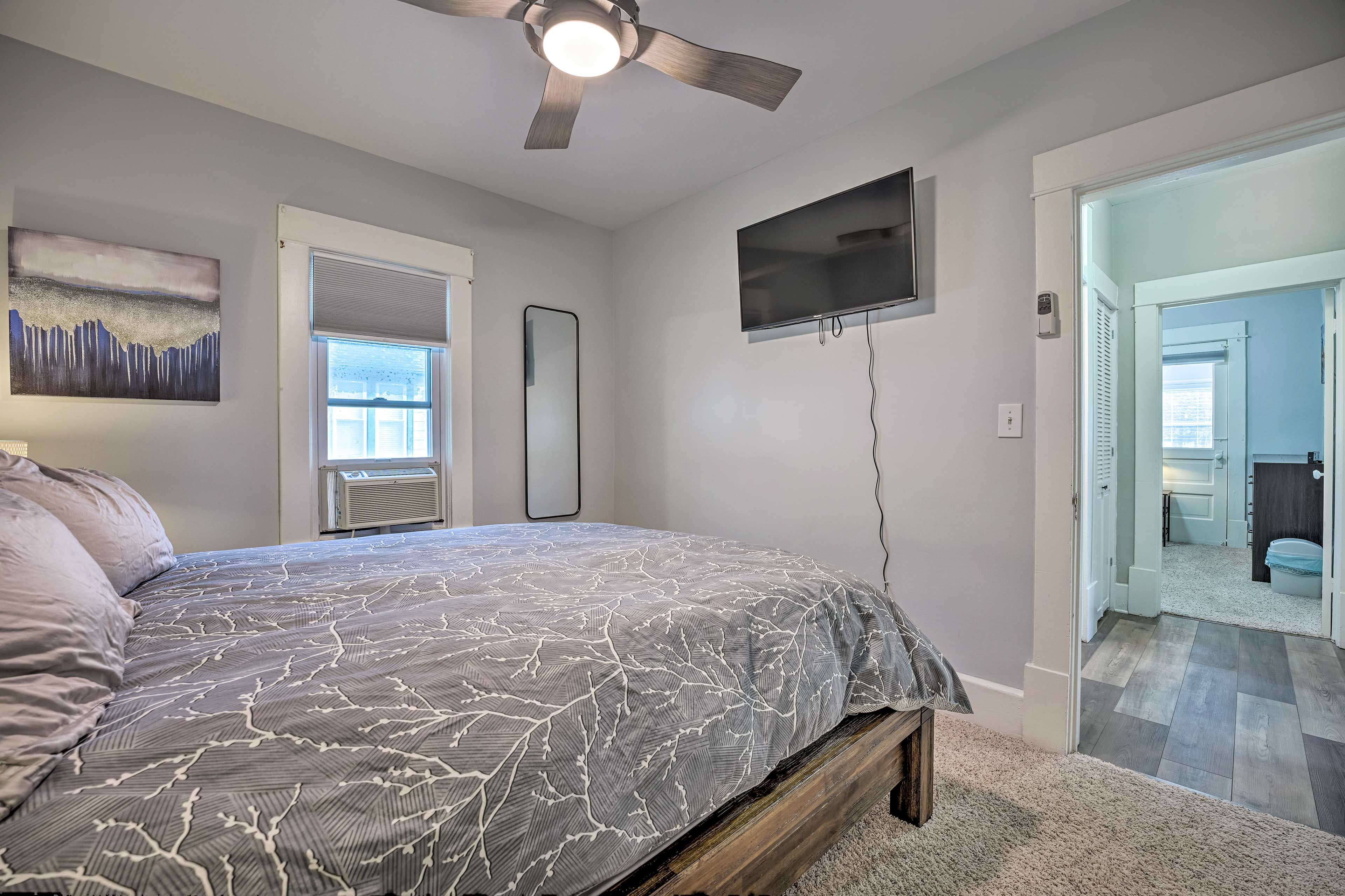 Bedroom 1 | Smart TV | Blackout Curtains