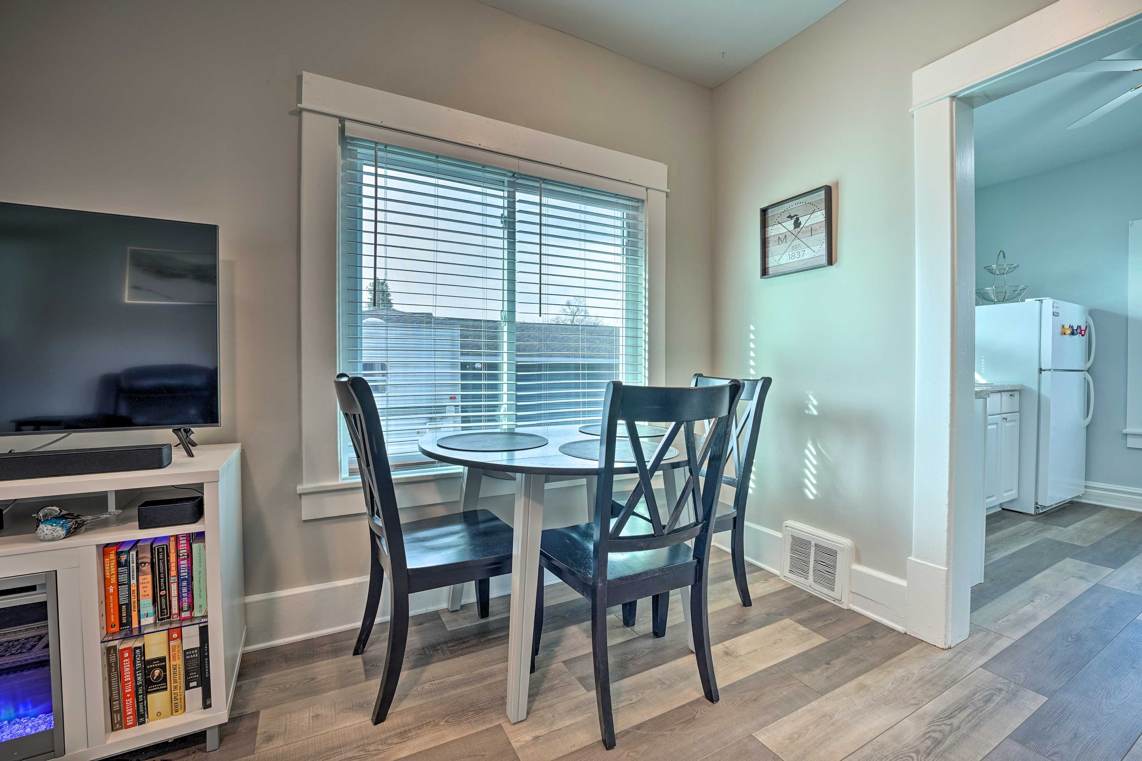 Dining Area | Main Floor | Dishware/Flatware Provided | High Chair
