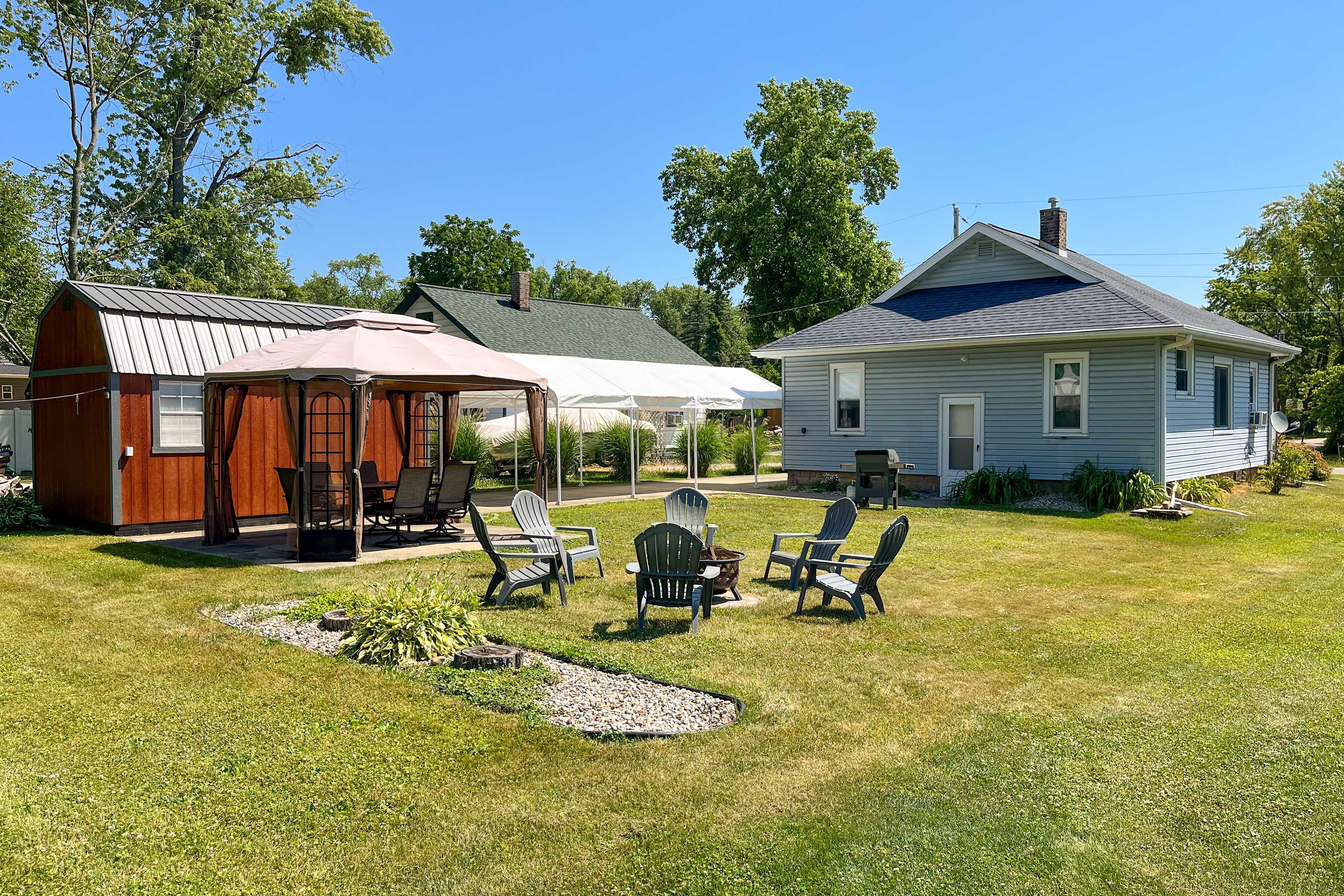 Private Yard | Gas Grill | Fire Pit w/ Seating