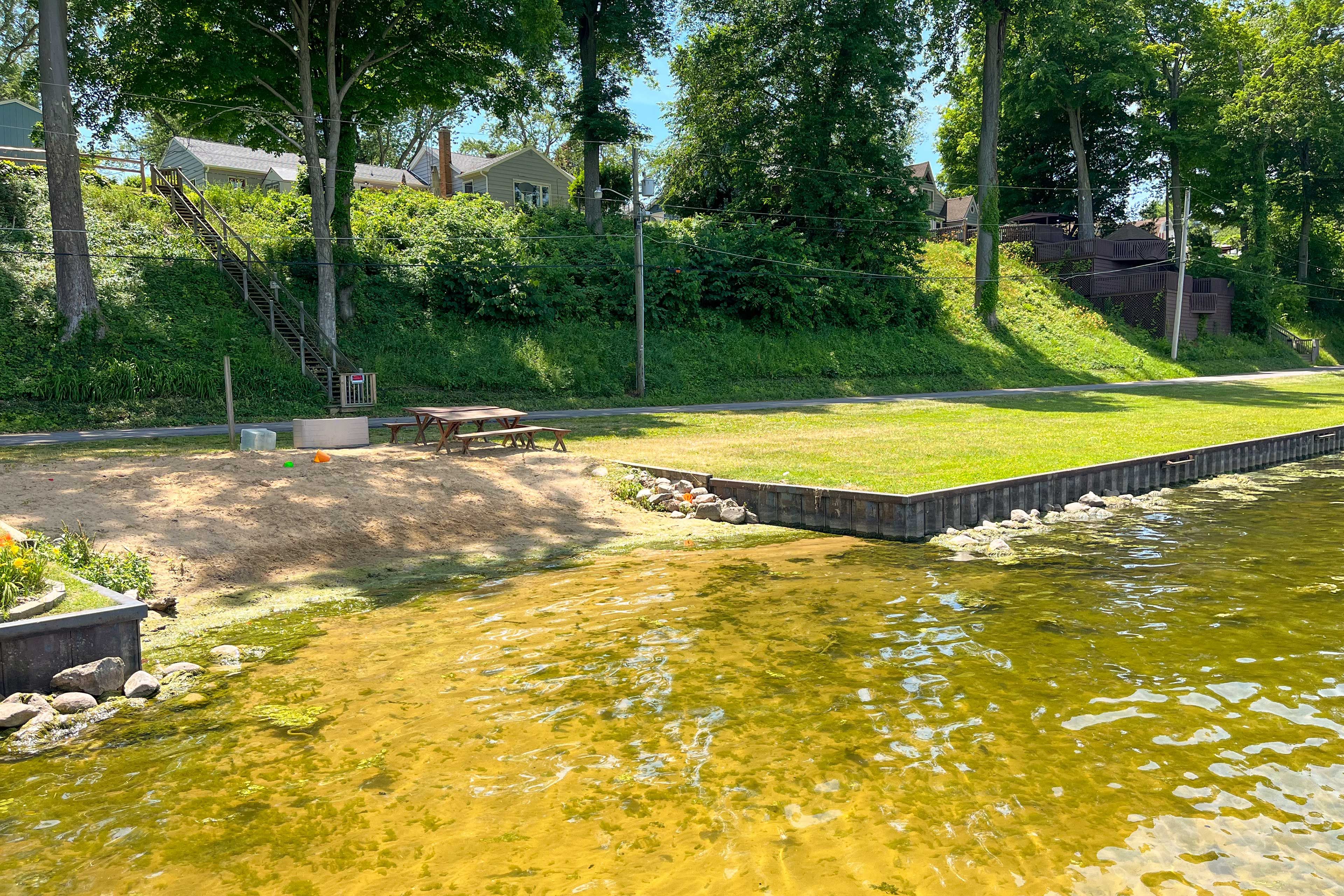 Private Beach (1 Block Away) | Lake Gear (Chairs, Towels, Umbrella)