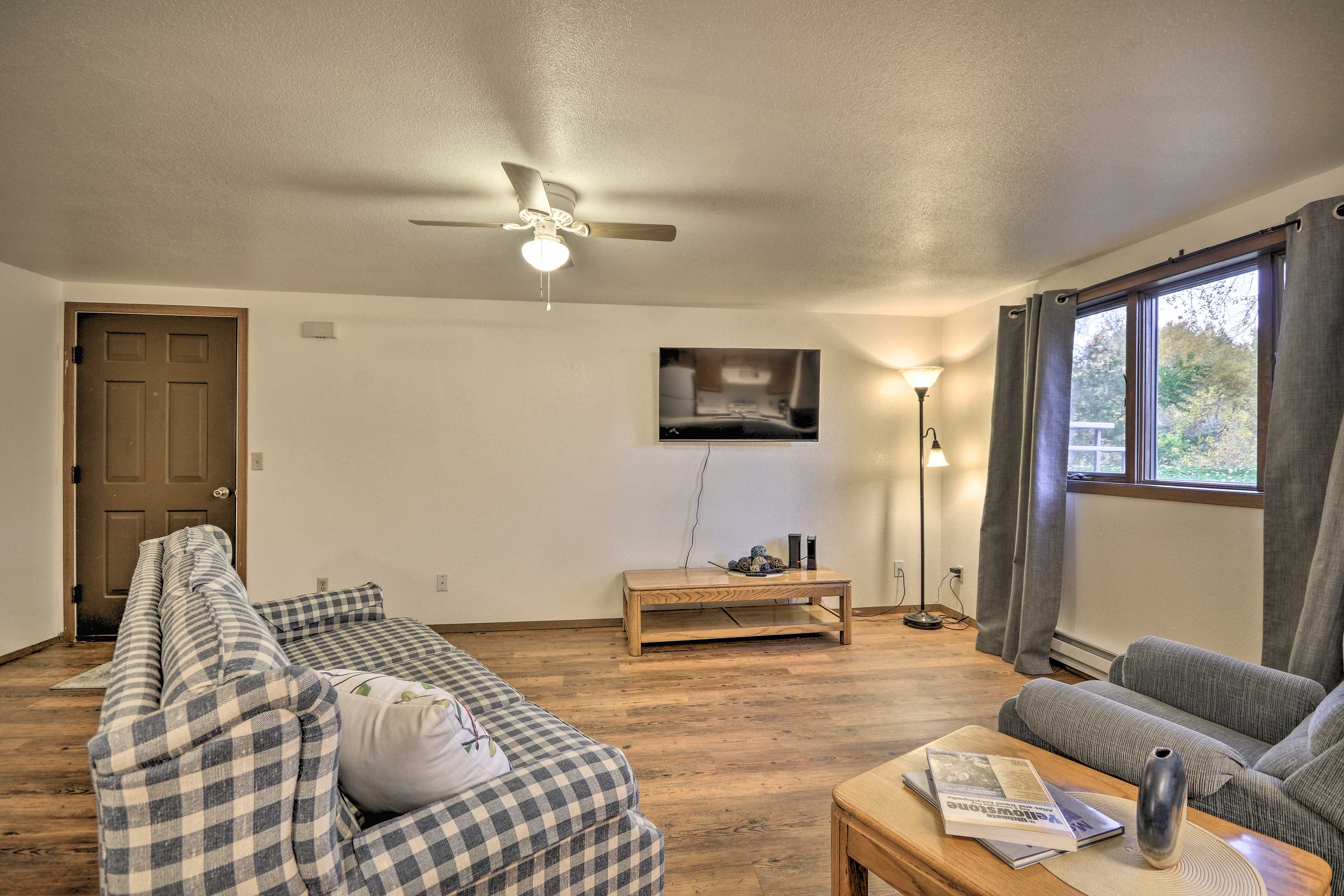 Living Area | Smart TV