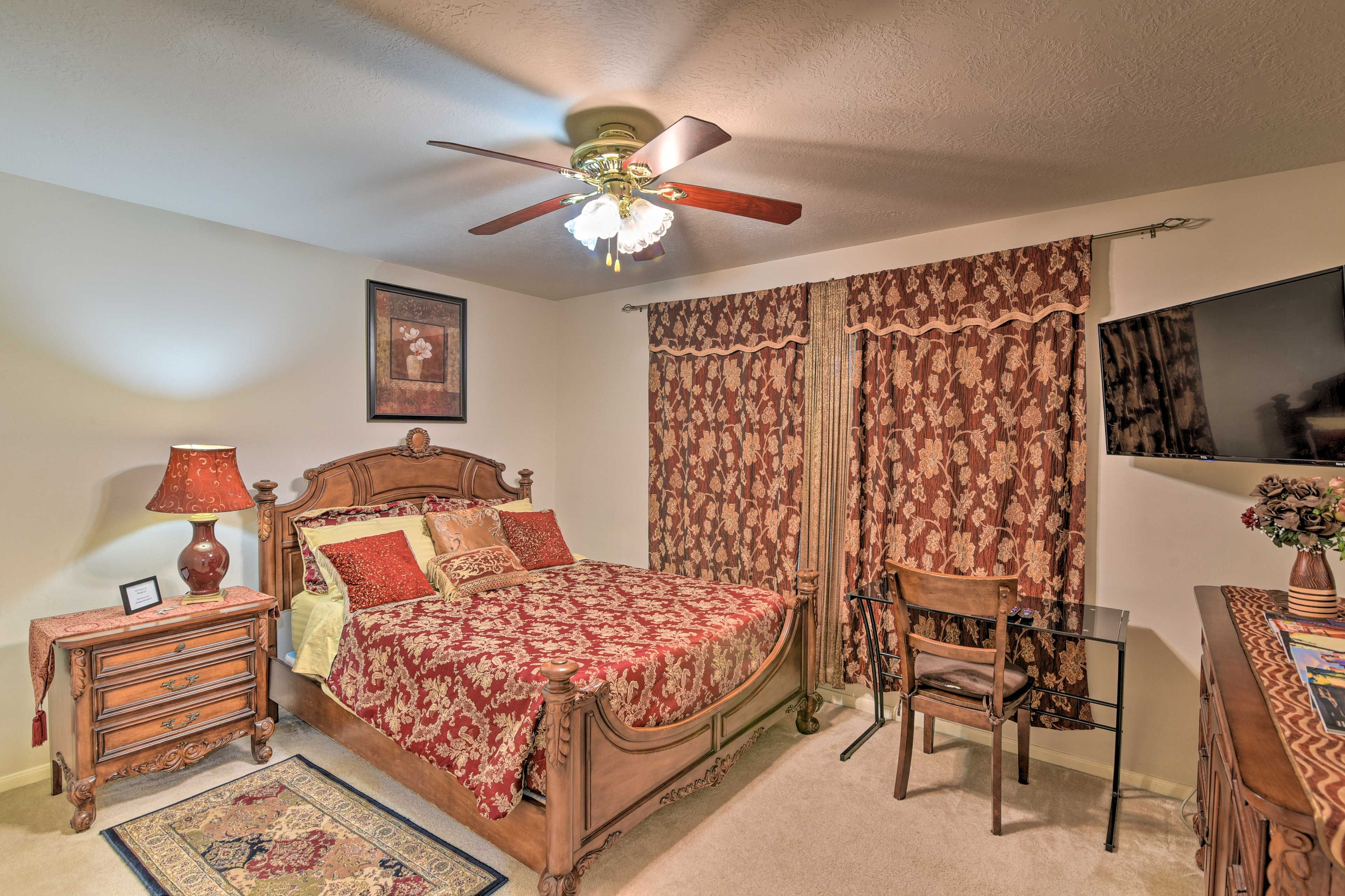 Bedroom 4 | 2nd Floor | King Bed | Smart TV