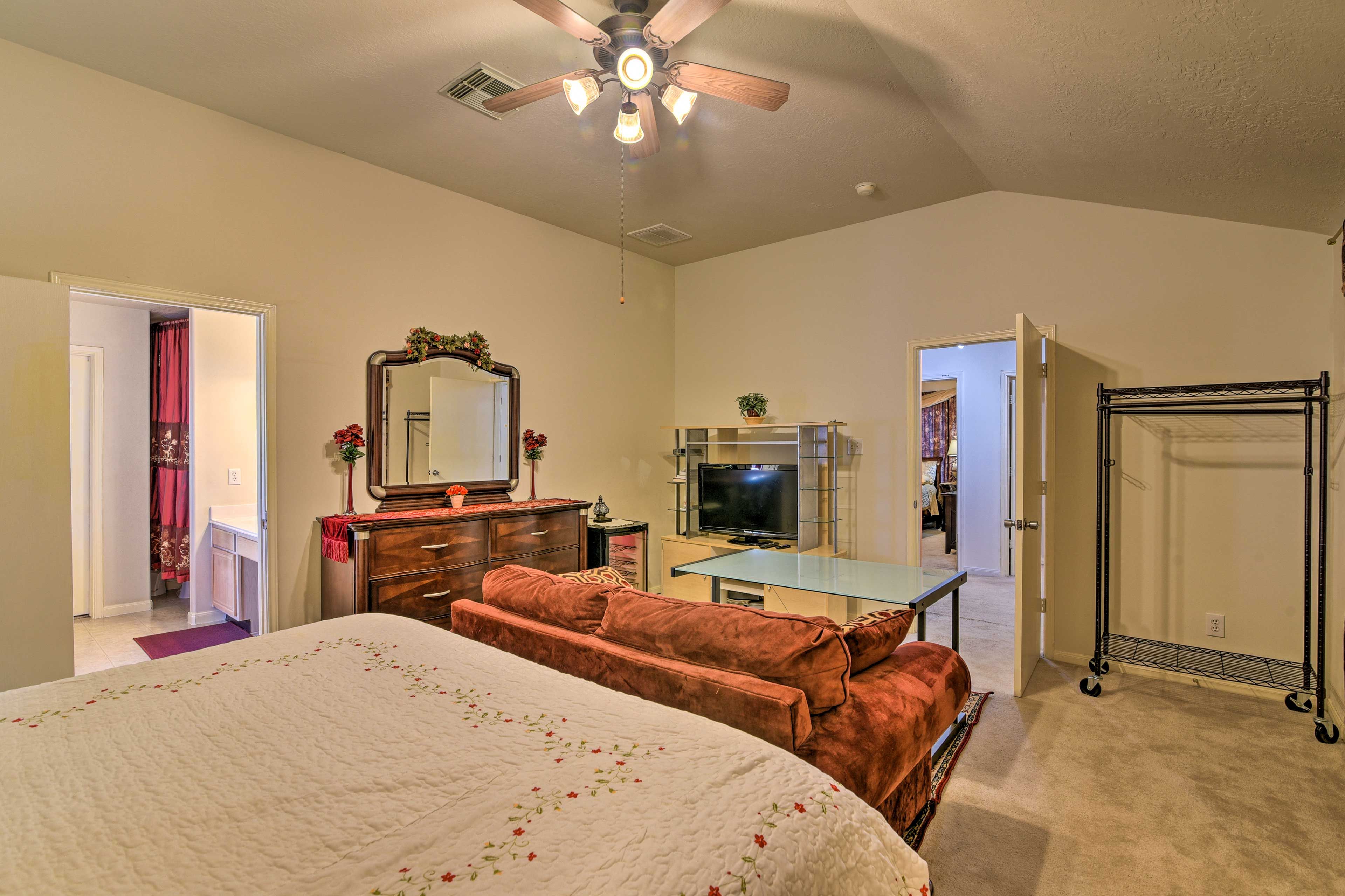 Bedroom 1 | Smart TV | En-Suite Bathroom