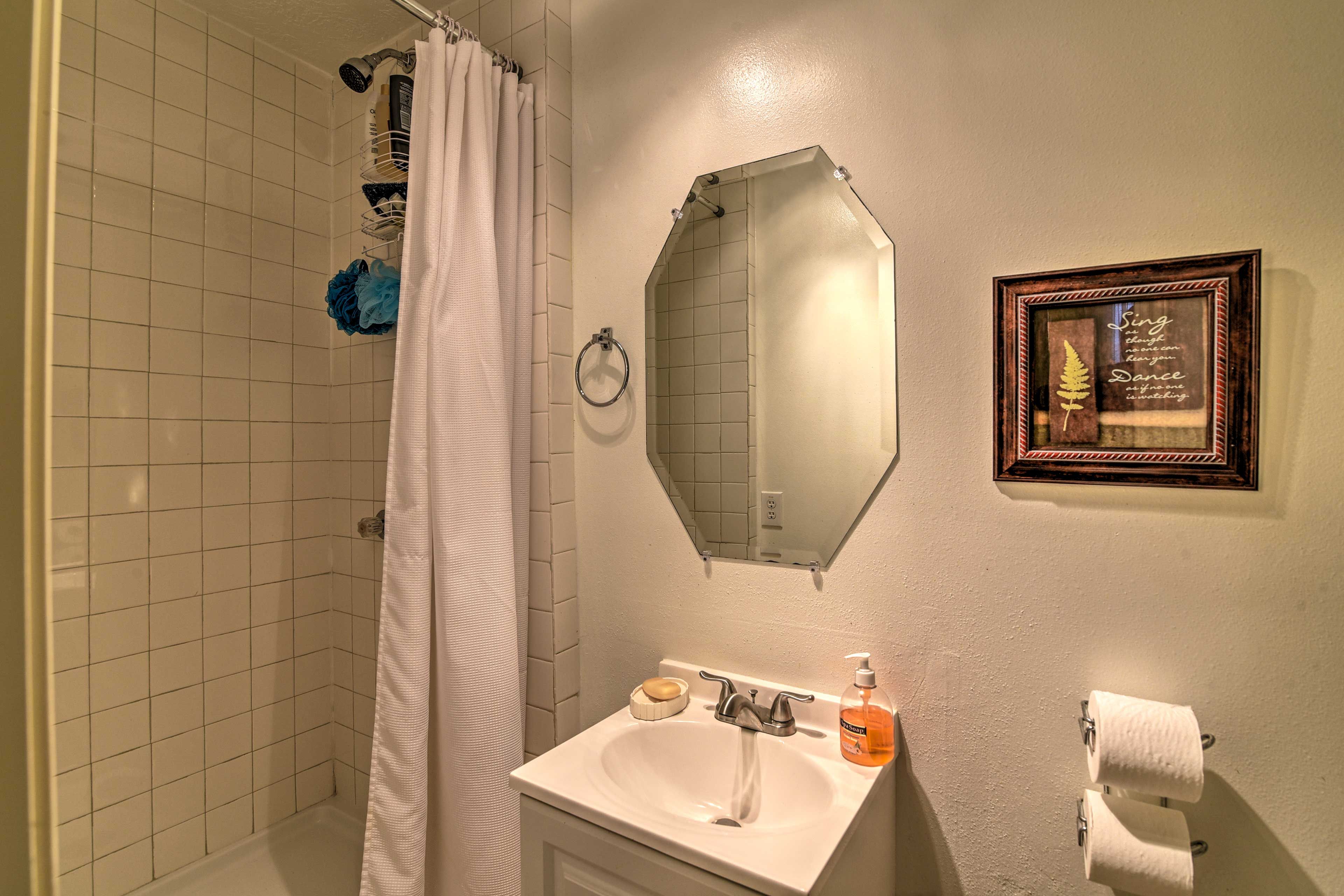 Bathroom | 2nd Floor | Towels Provided