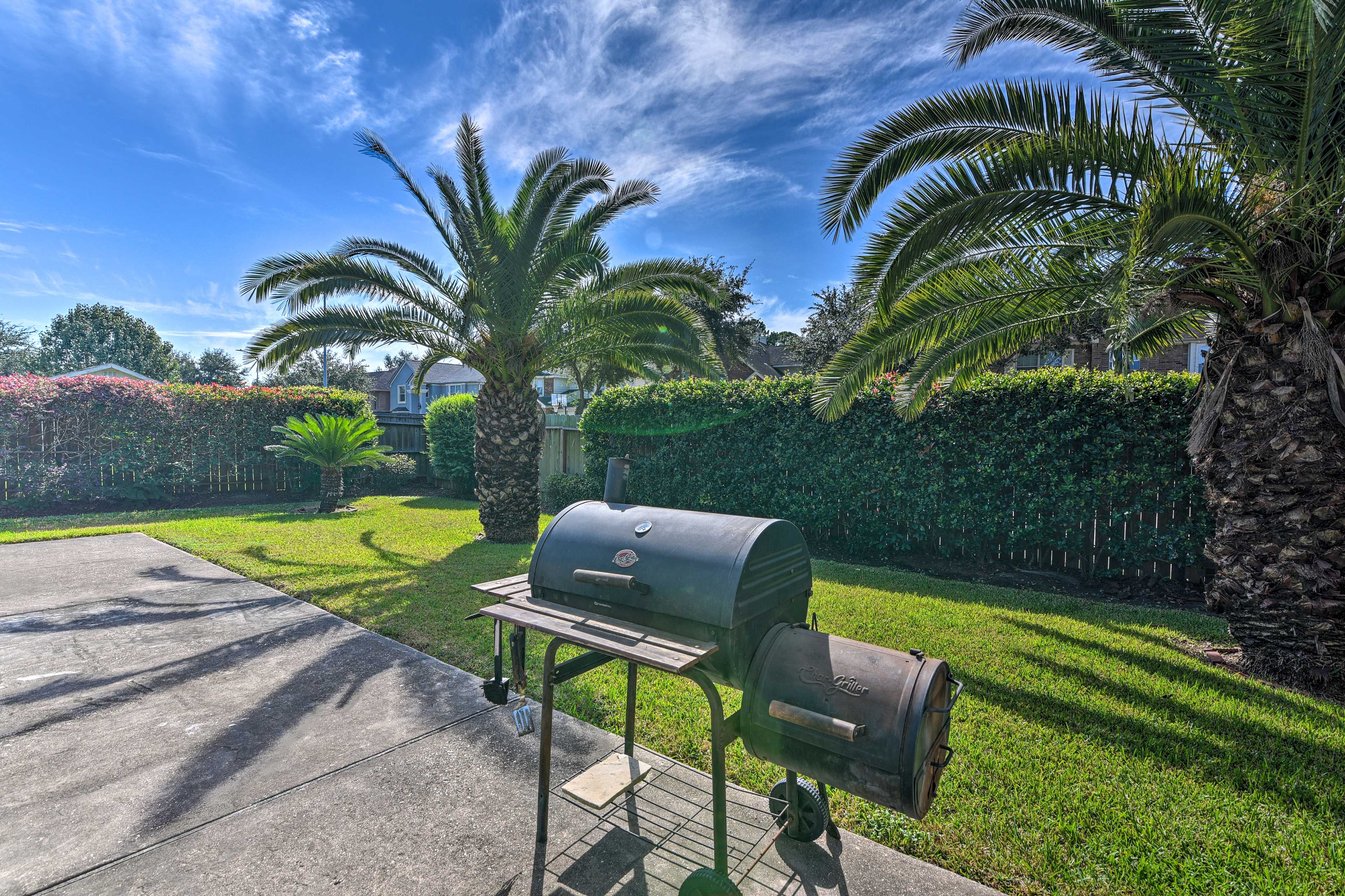 Private Backyard | Charcoal Grill