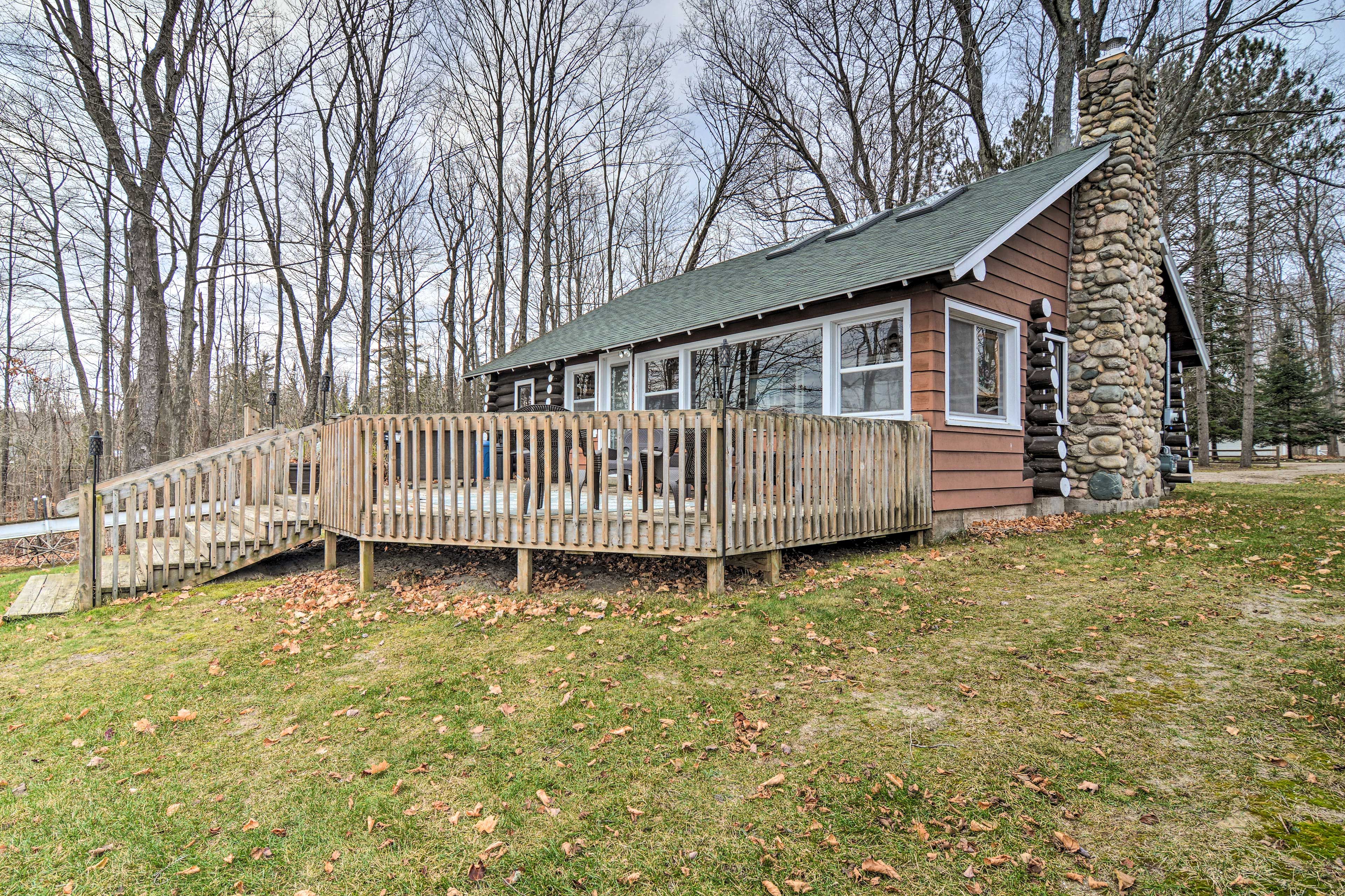 Parking | Driveway (4 Vehicles) | RV/Trailer Parking Available