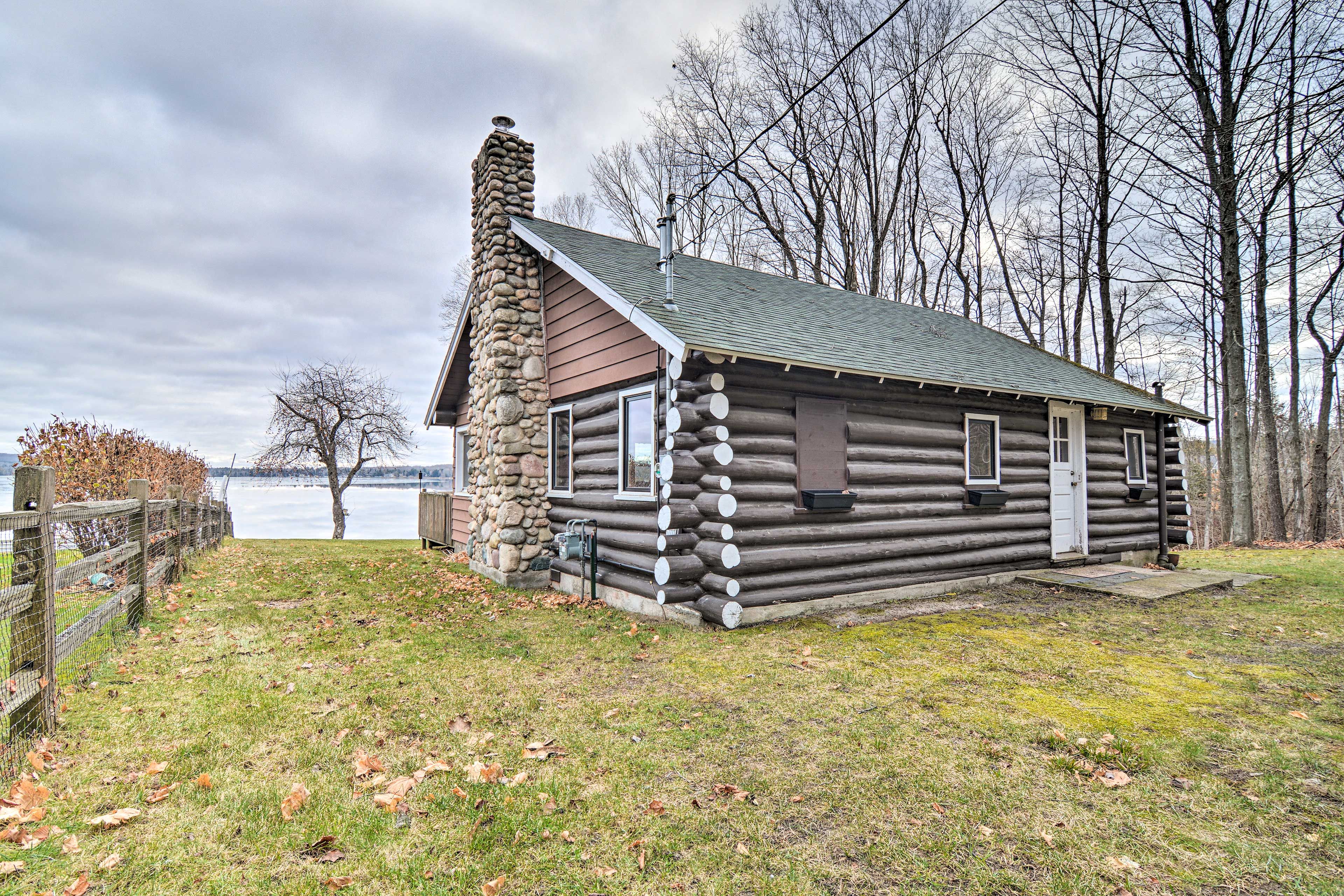 Cabin Exterior | Step-Free Access | Keyless Entry
