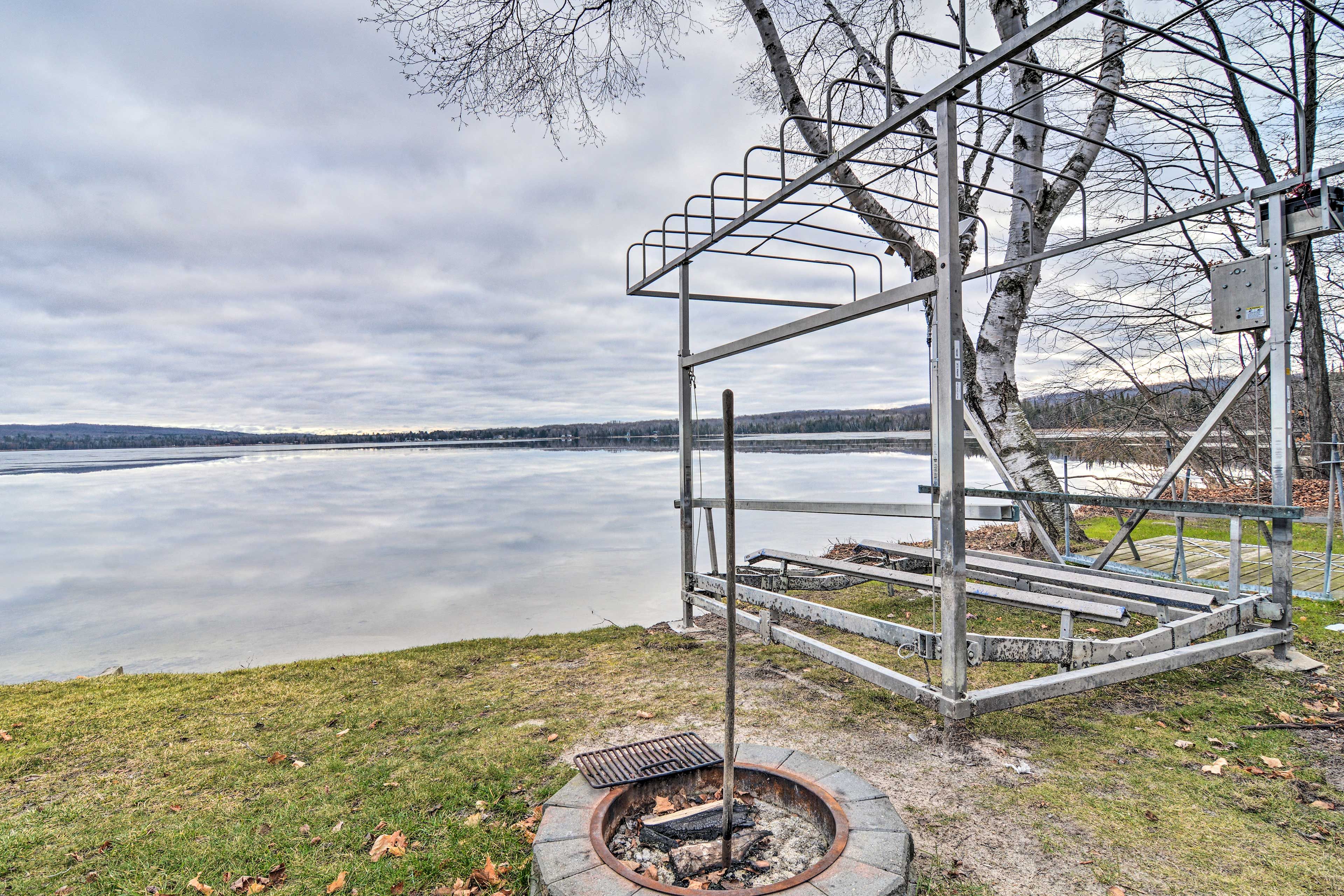 Private Backyard | Direct Access to Pickerel Lake
