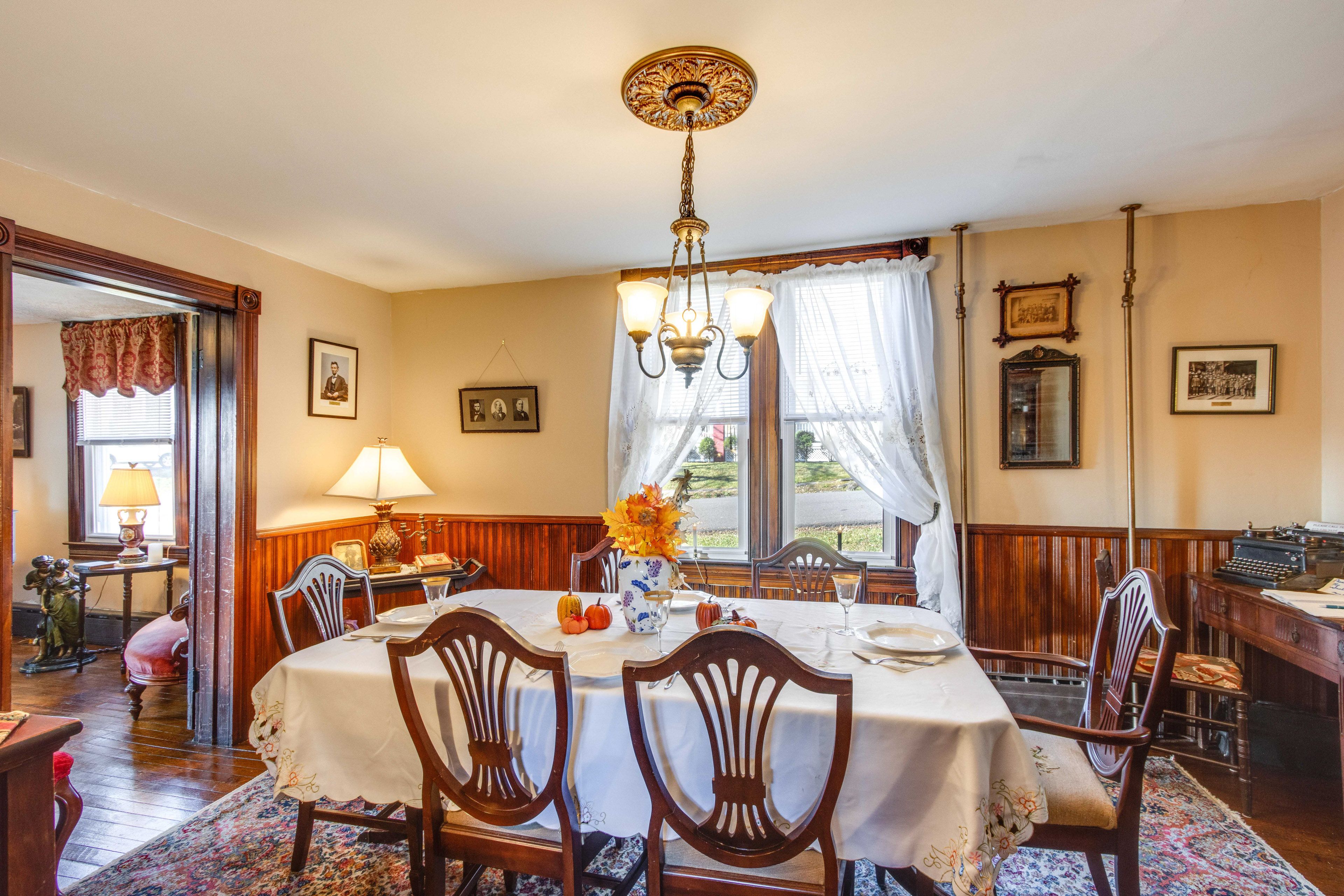 Dining Area | Dining Table | Dishware/Flatware