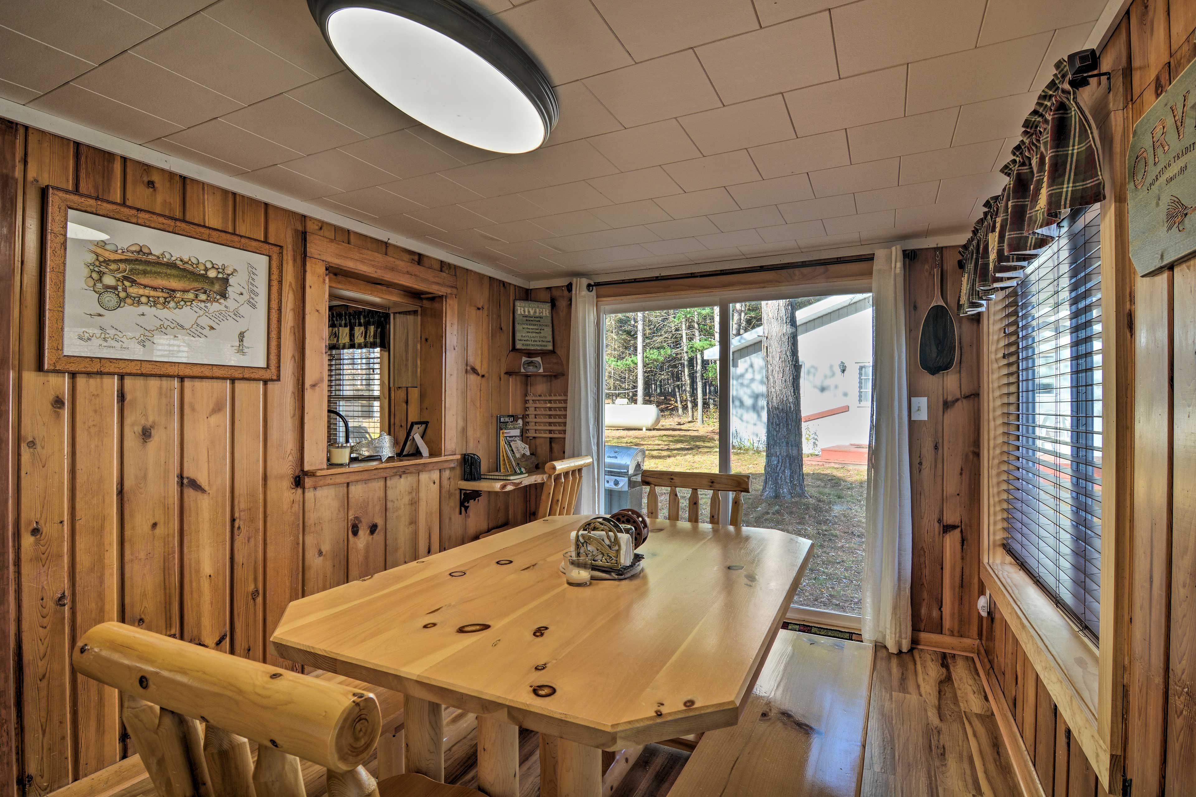Dining Nook | Pass-Through Window