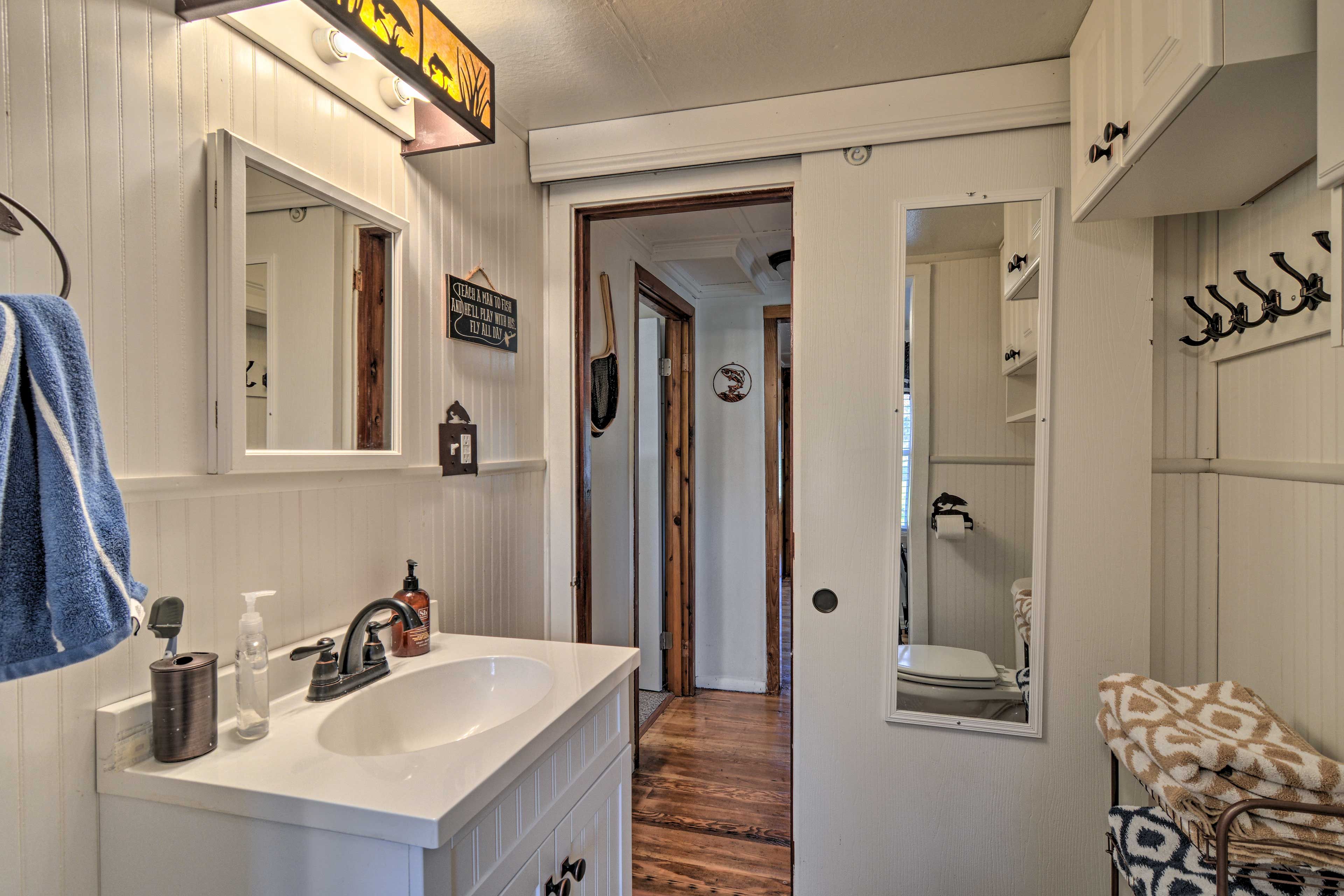 Full Bathroom | Towels Provided | Complimentary Toiletries