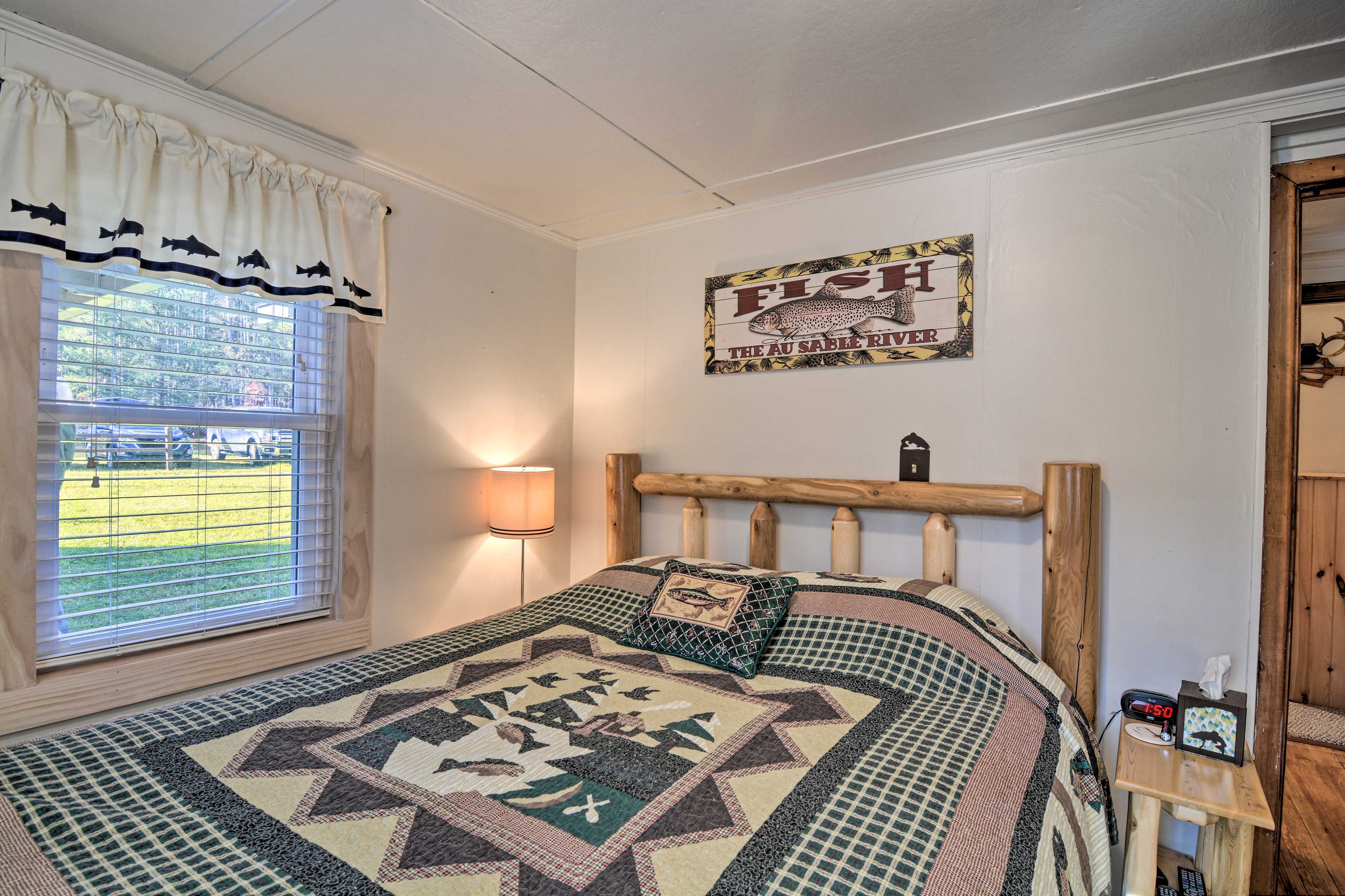 Bedroom 1 | Queen Bed | Linens Provided