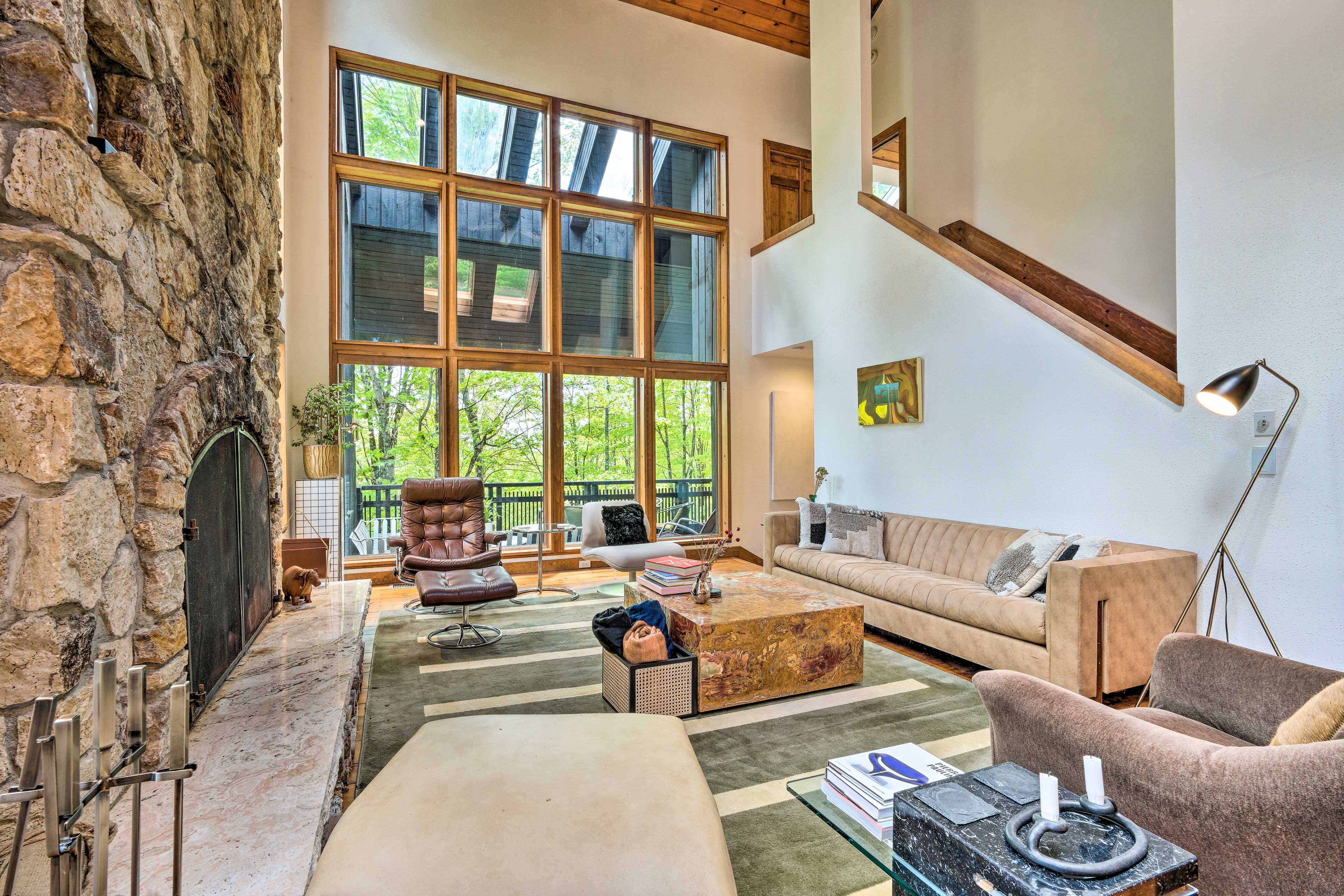 Great Room | Stairs Required