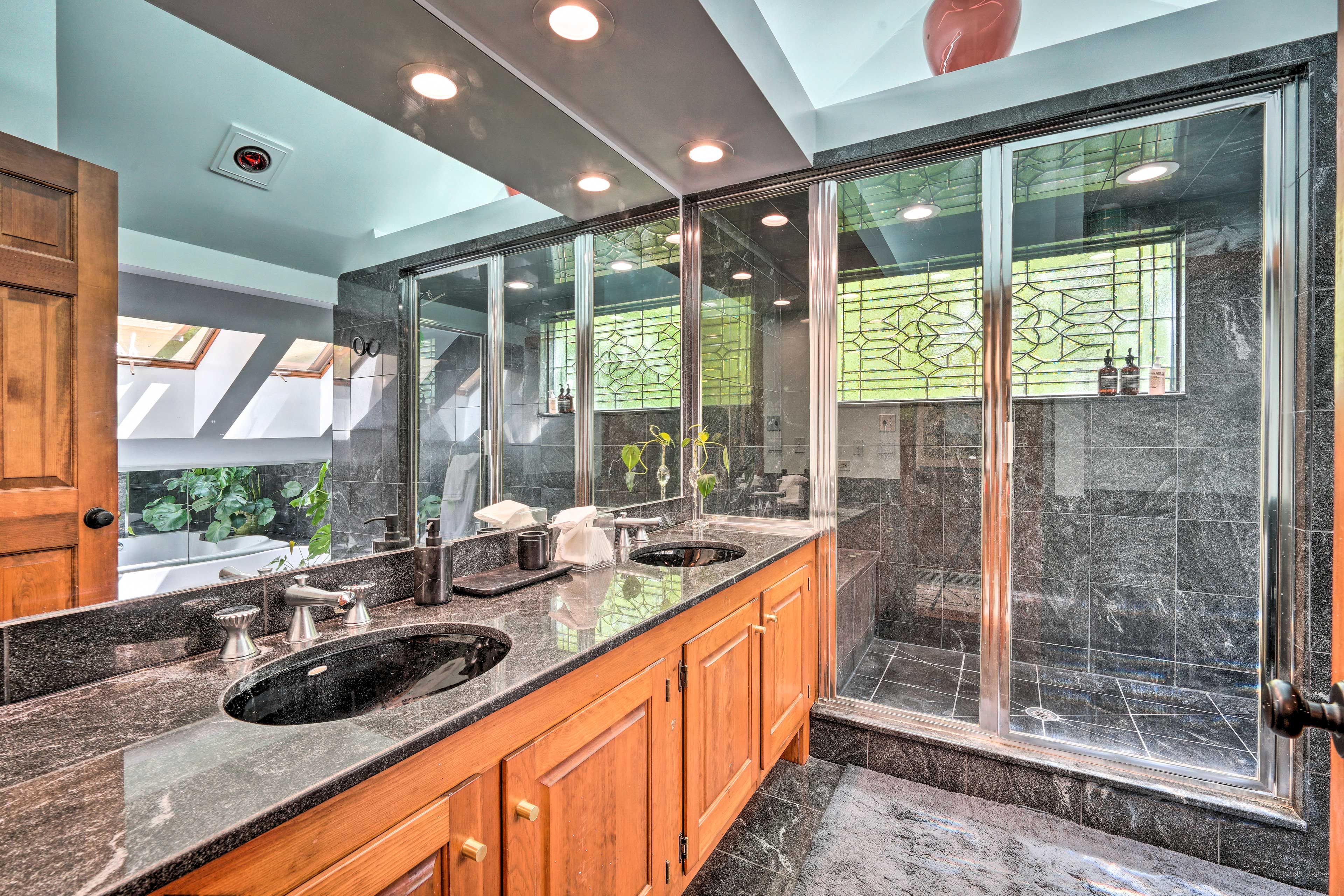 En-Suite Bathroom | Complimentary Toiletries | Shower Bench