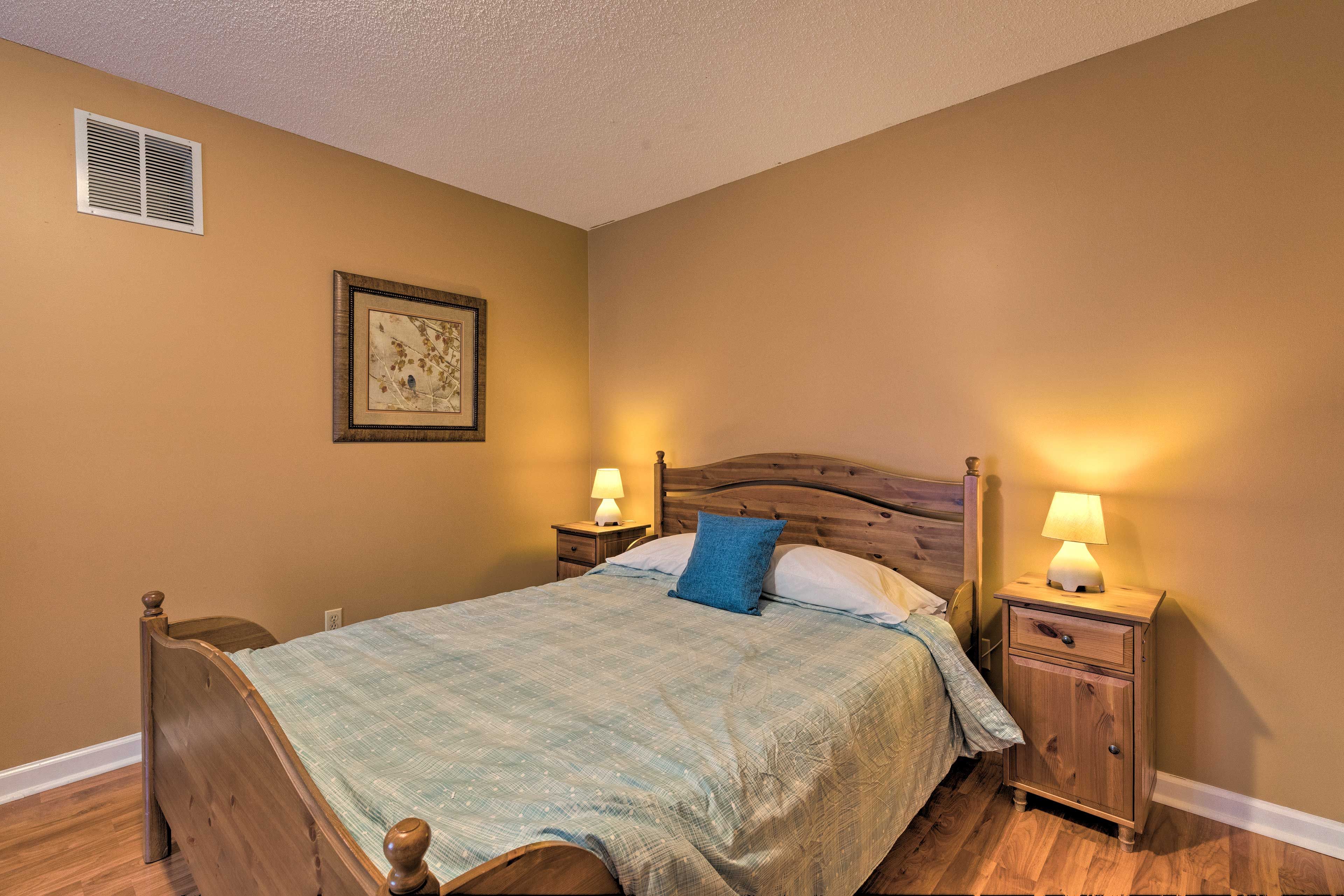 Bedroom 3 | Queen Bed