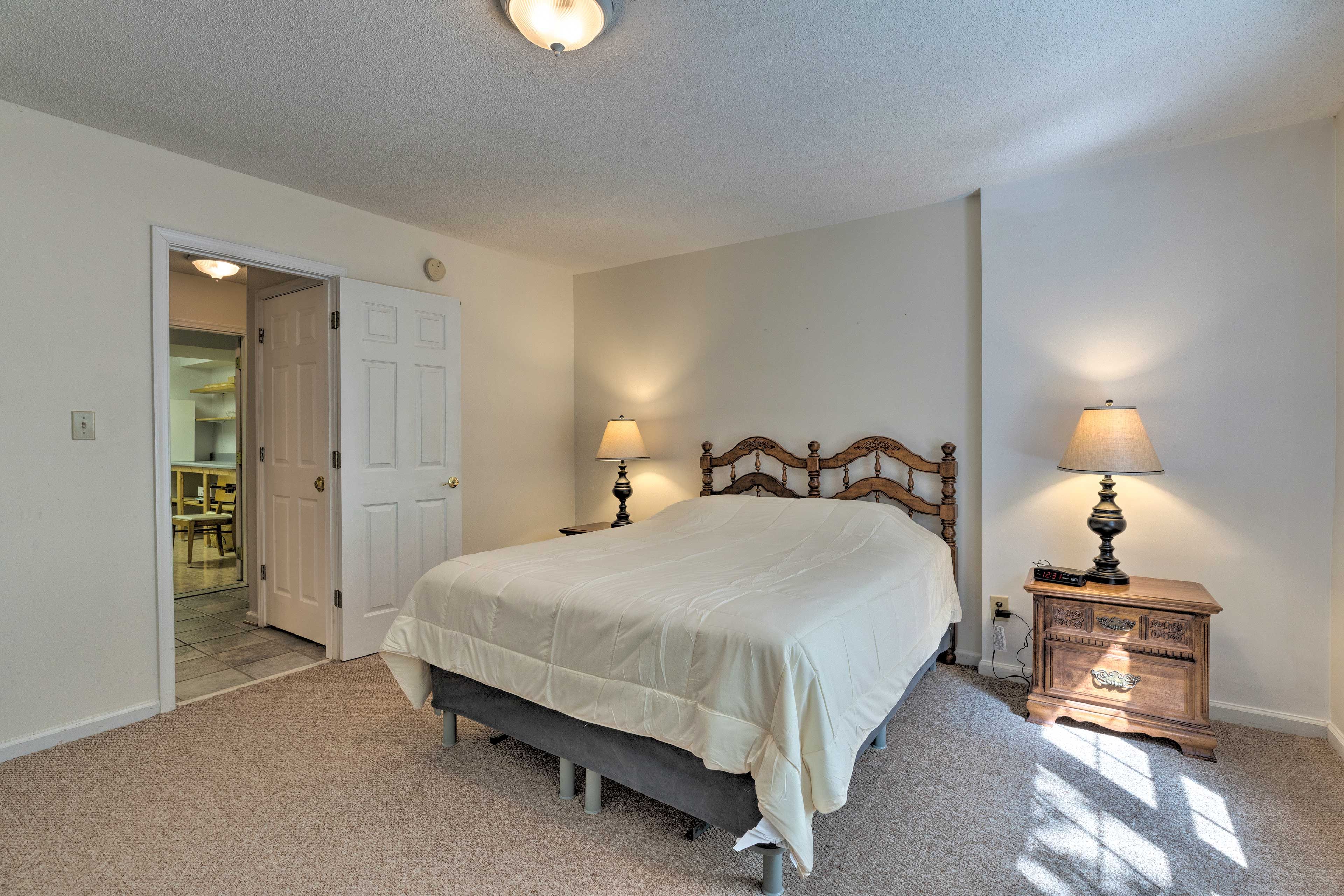Bedroom 2 | Queen Bed