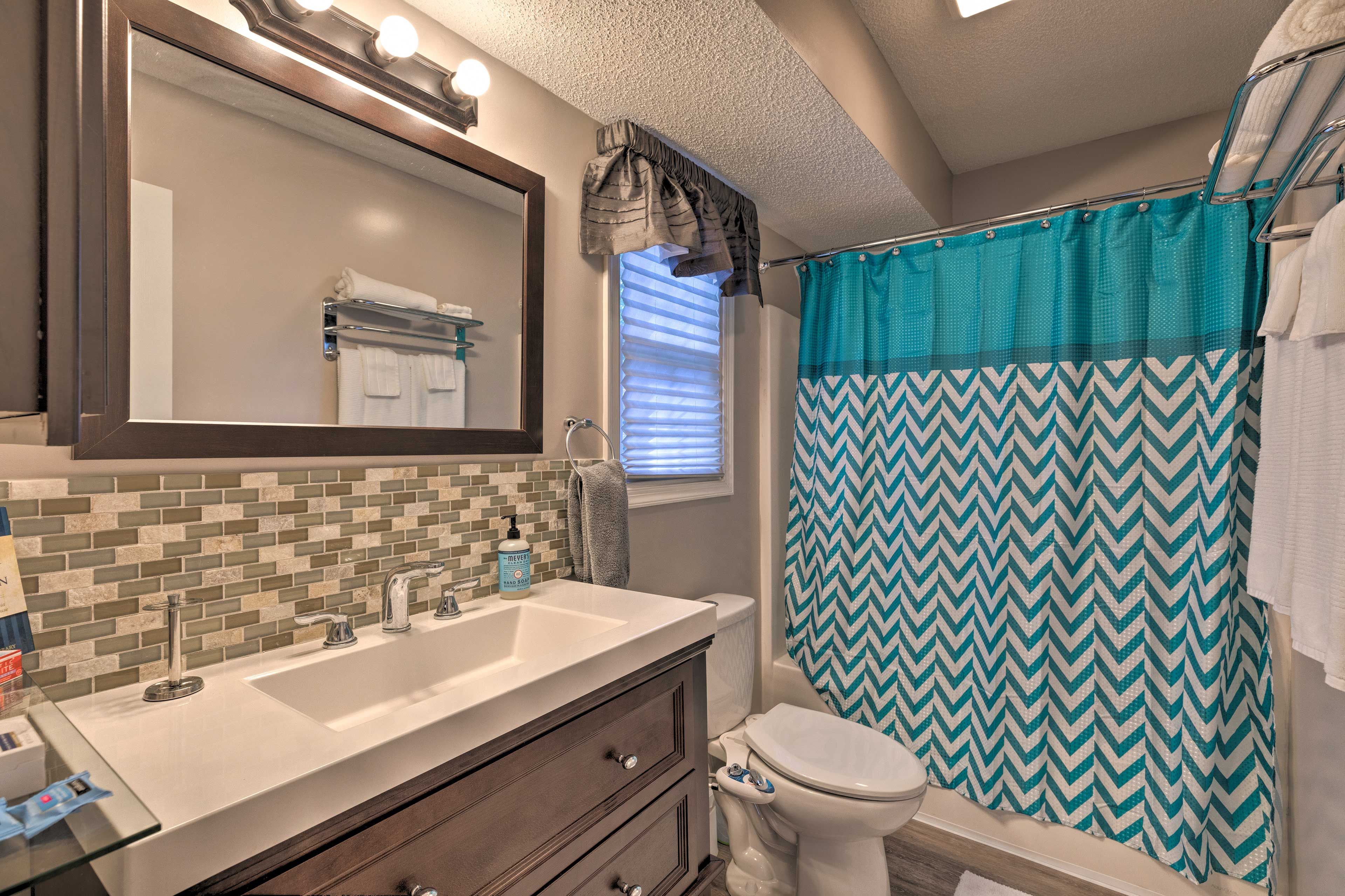 En-Suite Bathroom | Complimentary Toiletries