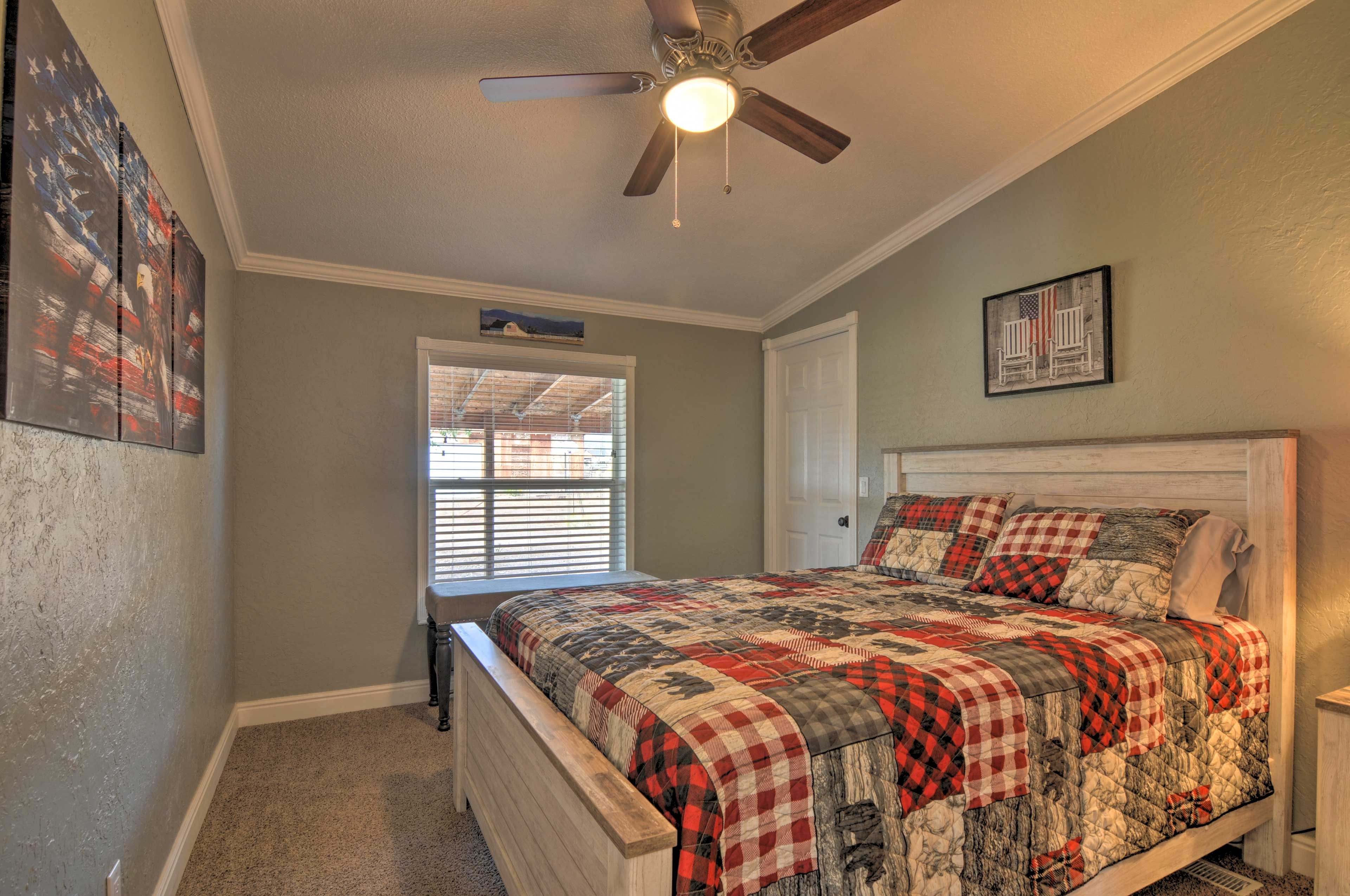 Bedroom 2 | Queen Bed