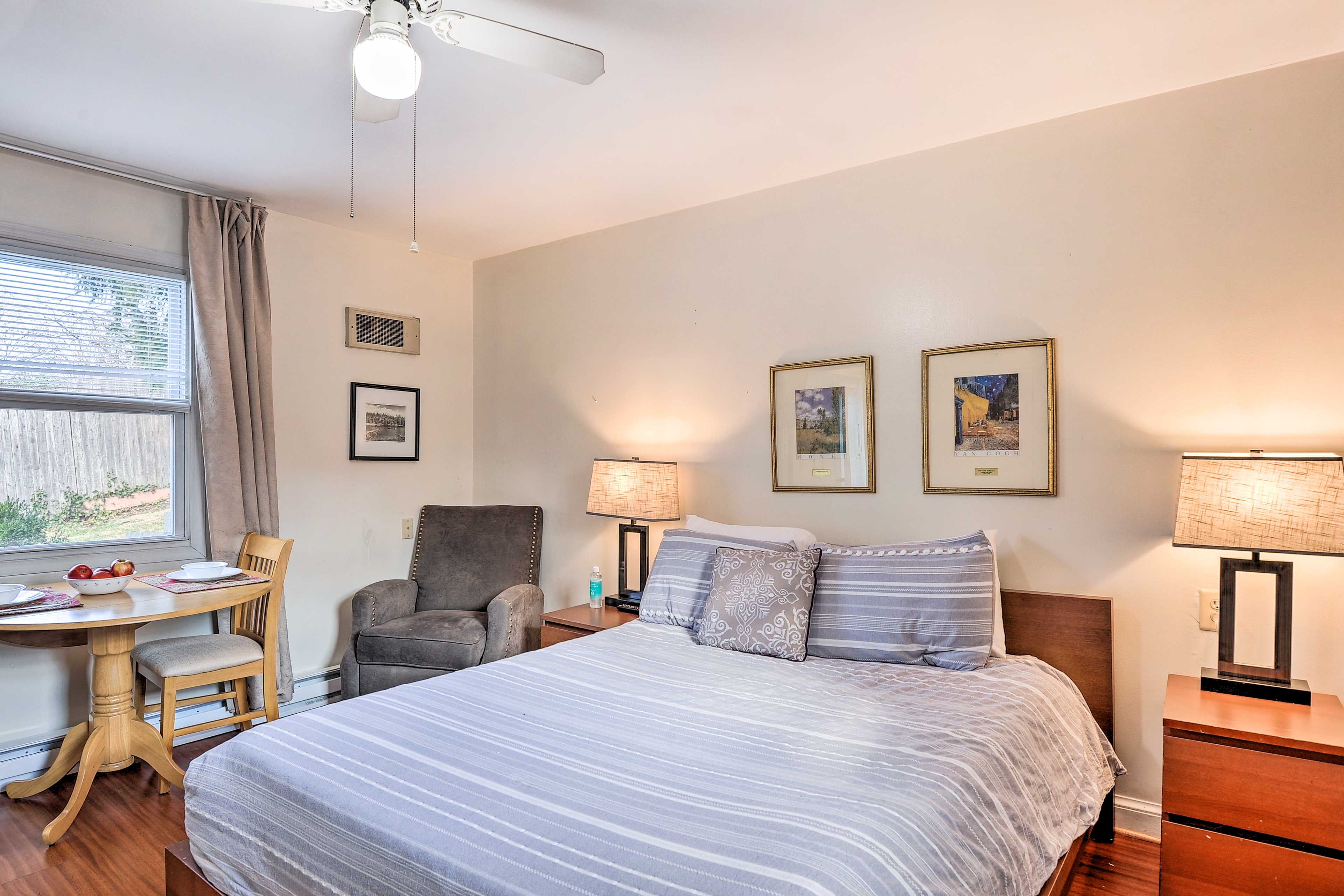 Studio | Queen Bed