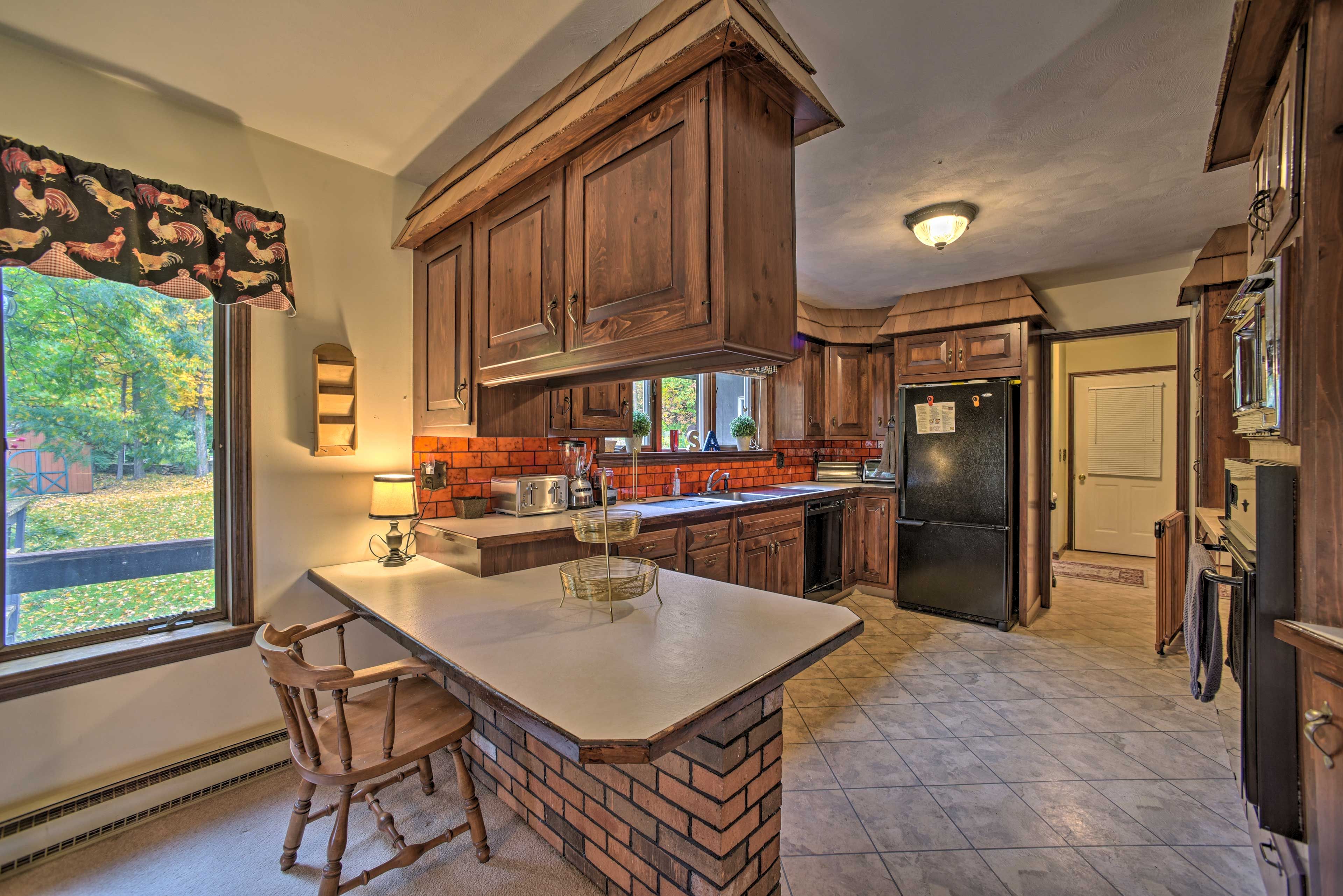 Fully Equipped Kitchen | Toaster | Blender | Cooking Basics | Spices