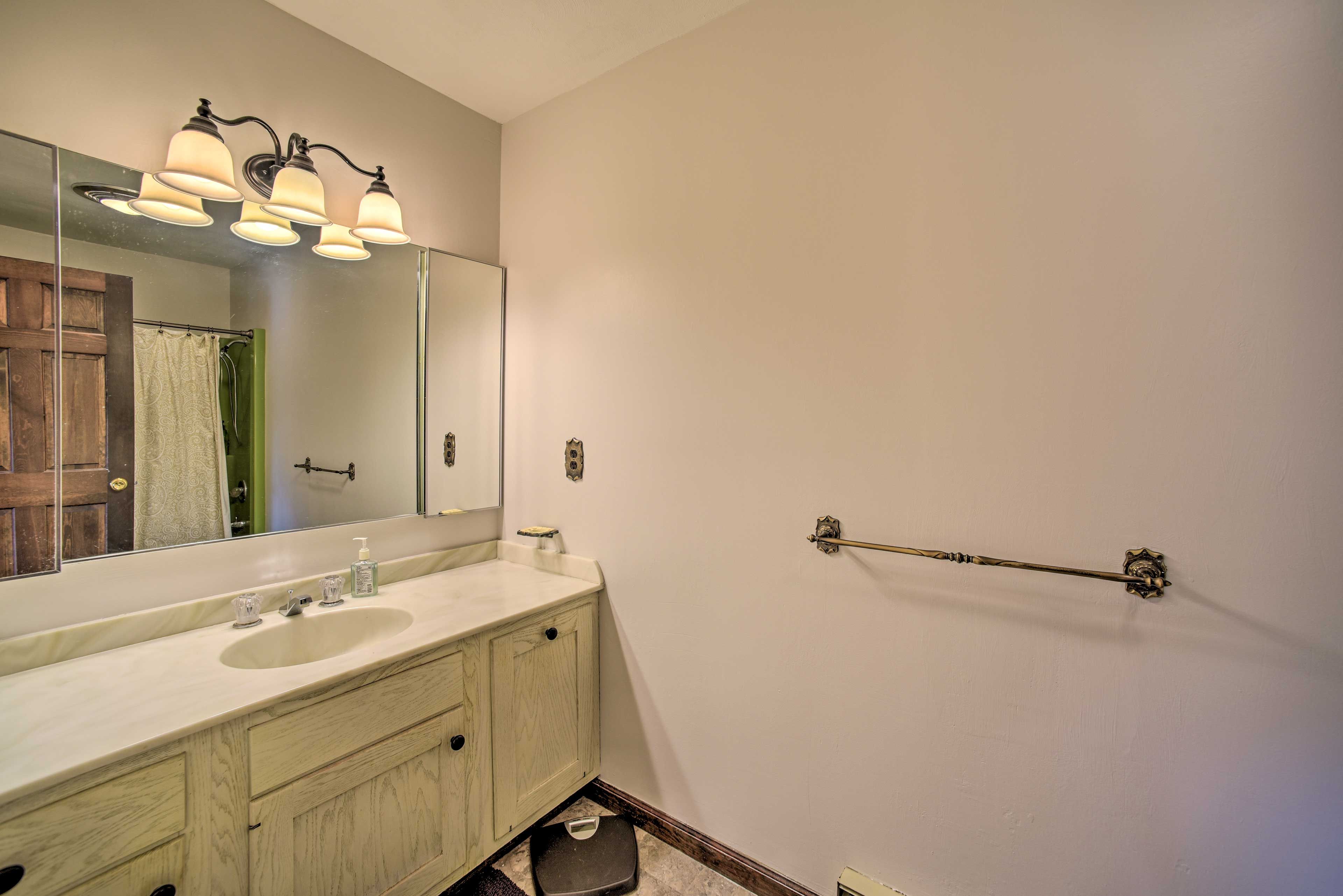 Bathroom 2 | Complimentary Toiletries | Towels Provided