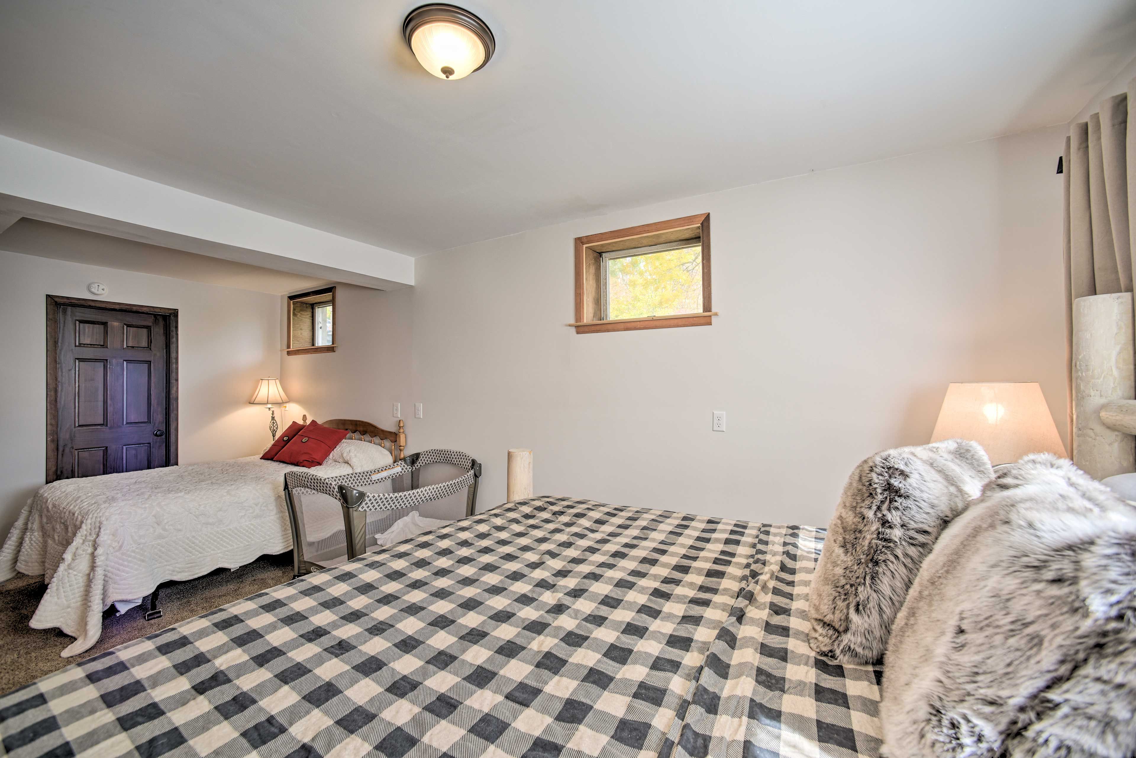 Bedroom 4 | Crib