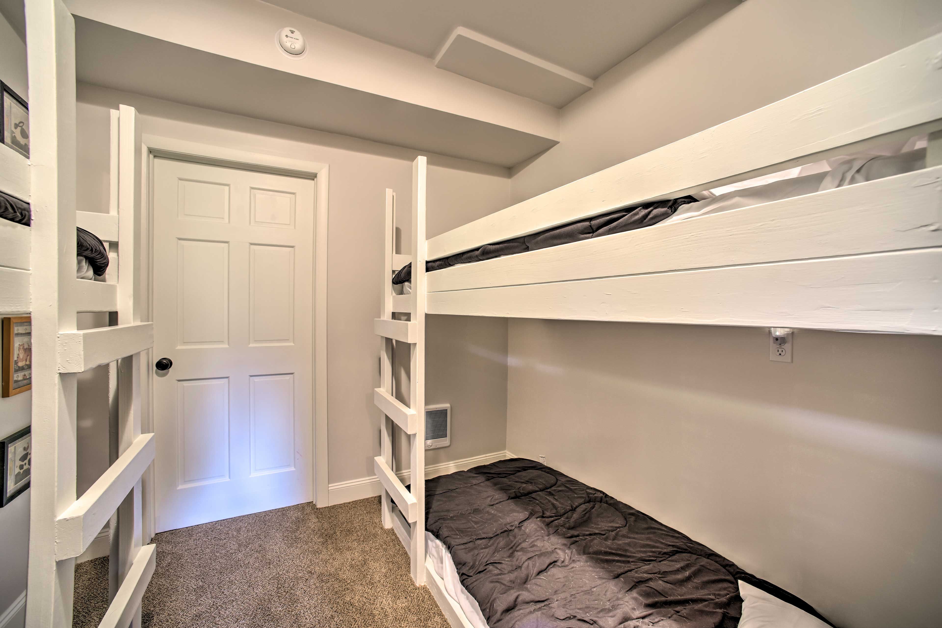 Bedroom 6 | 2 Twin Bunk Beds