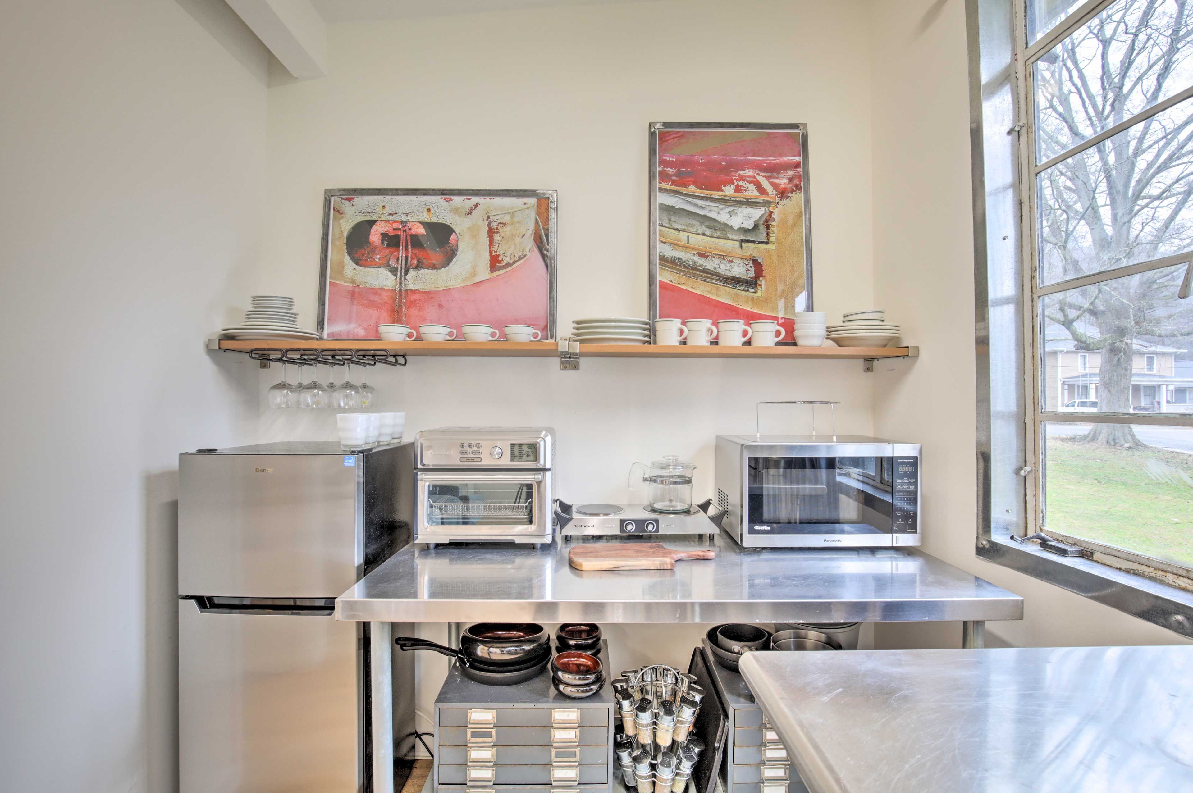 Kitchenette | Dishware/Flatware