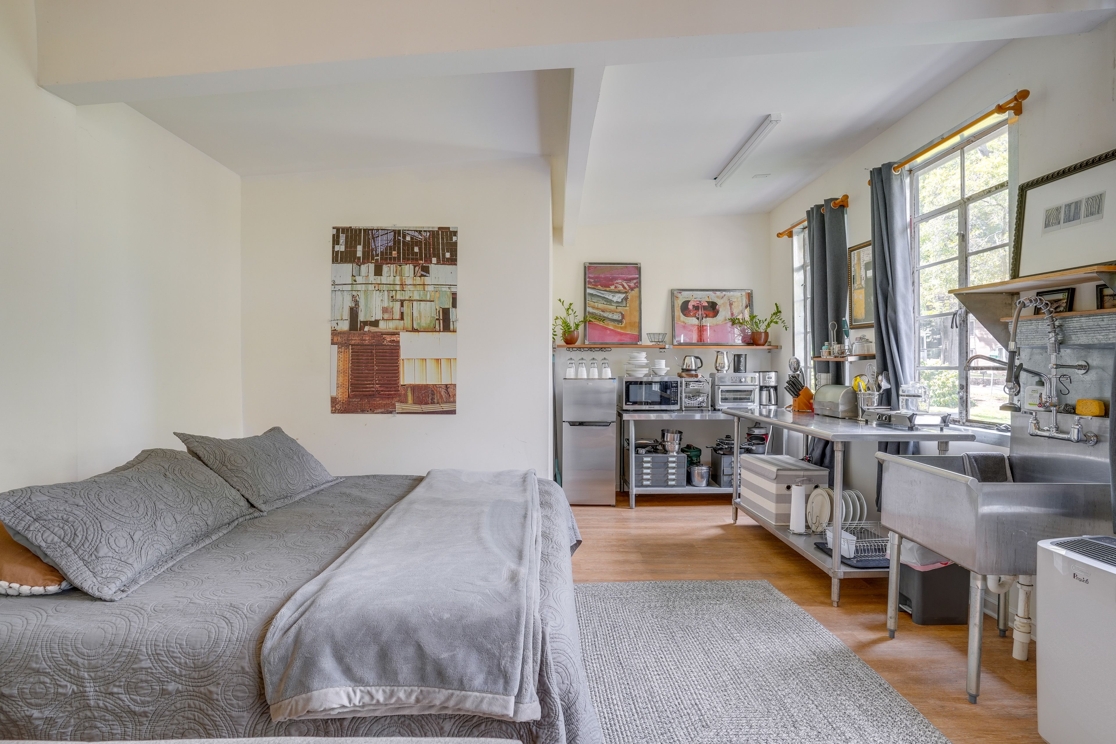 Living Area | King Bed (Converts to 2 Twin Beds)