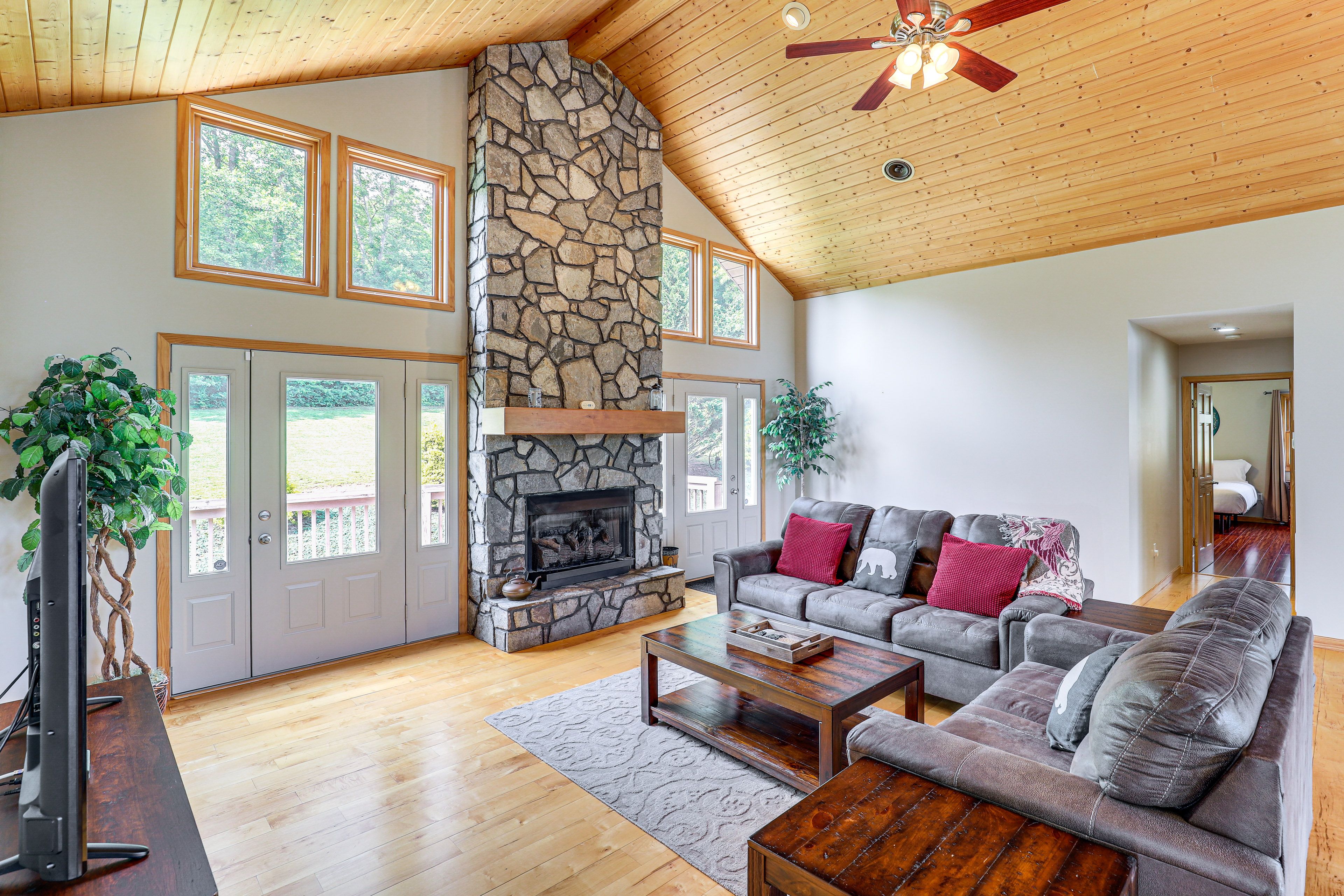 Living Room | Gas Fireplace | Free WiFi